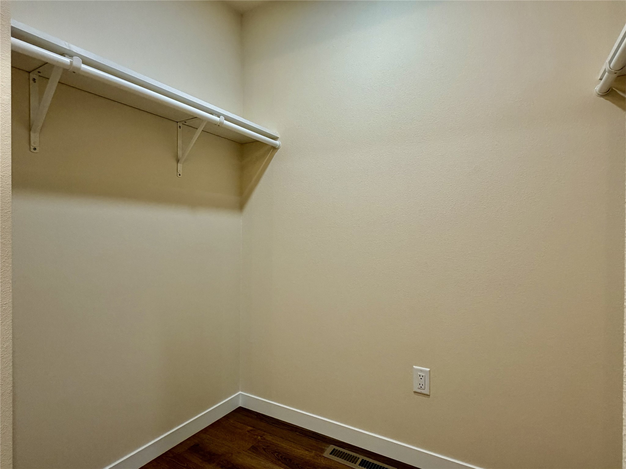 1353 Knapp Street Property Photo 24