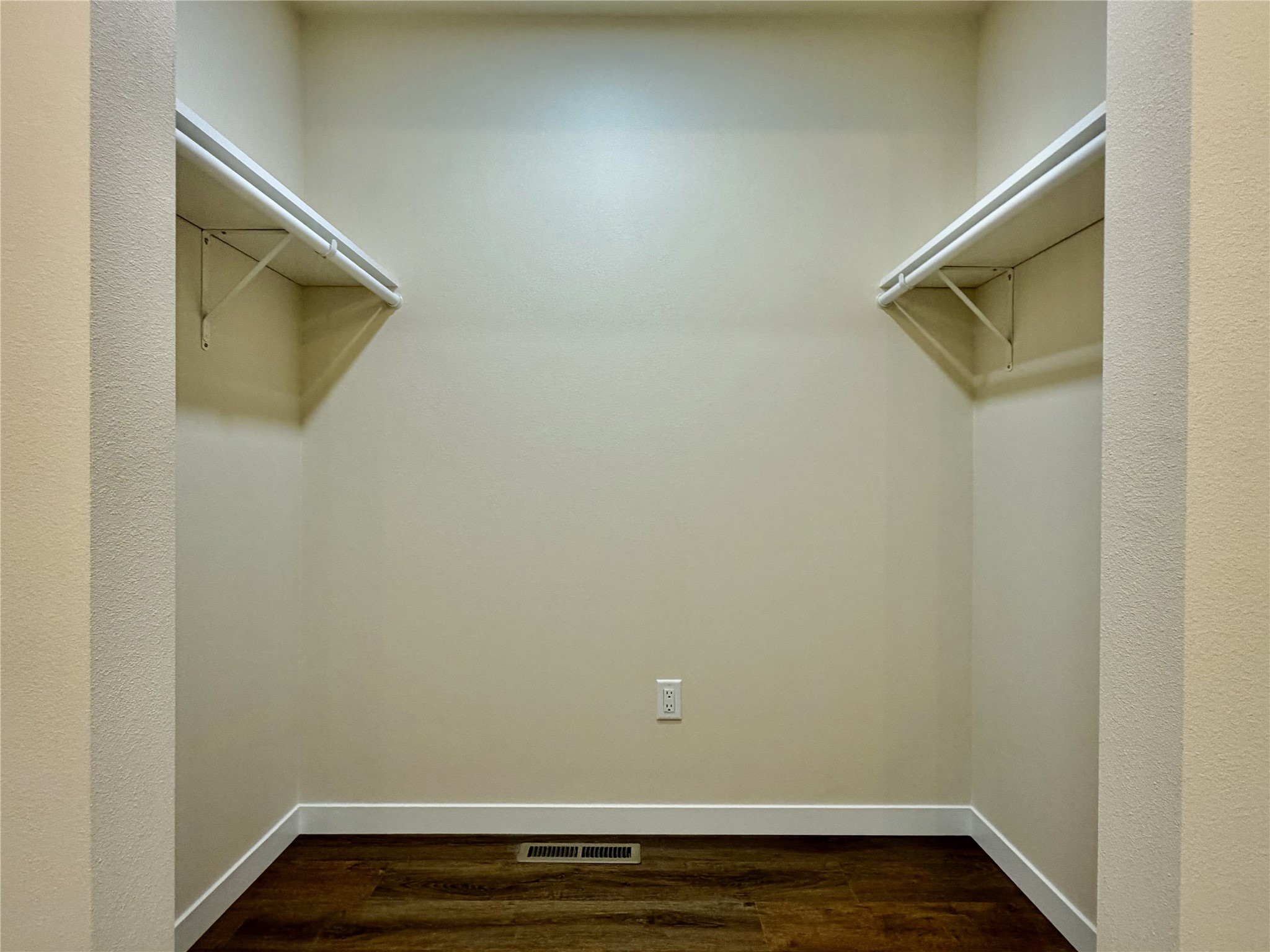 1353 Knapp Street Property Photo 25