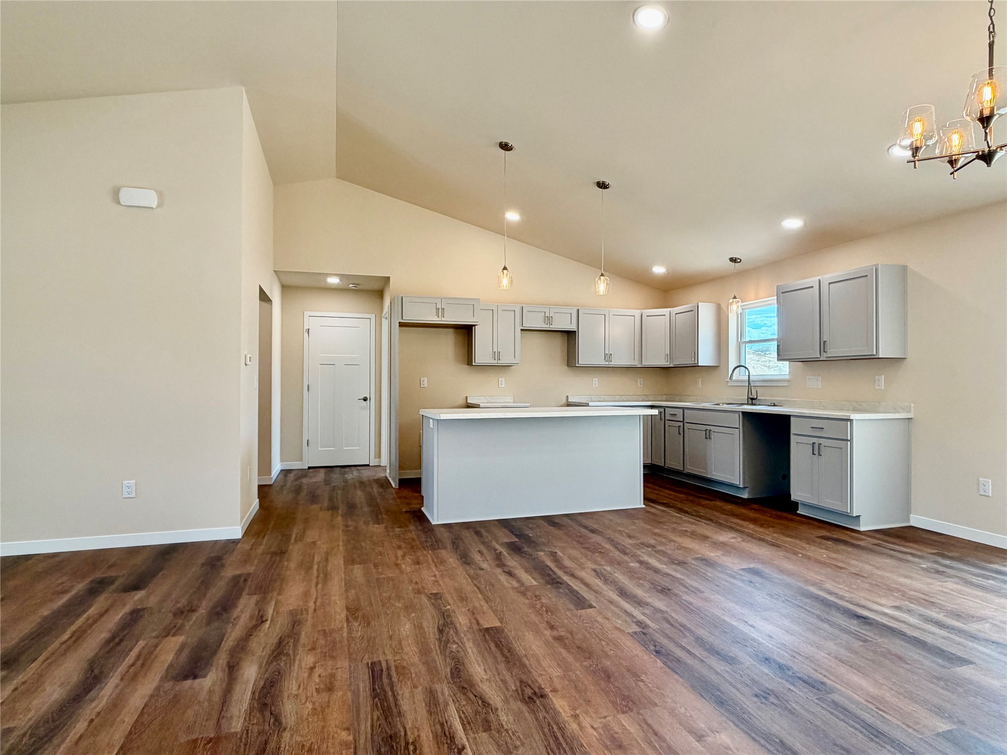 1359 Knapp Street Property Photo 4