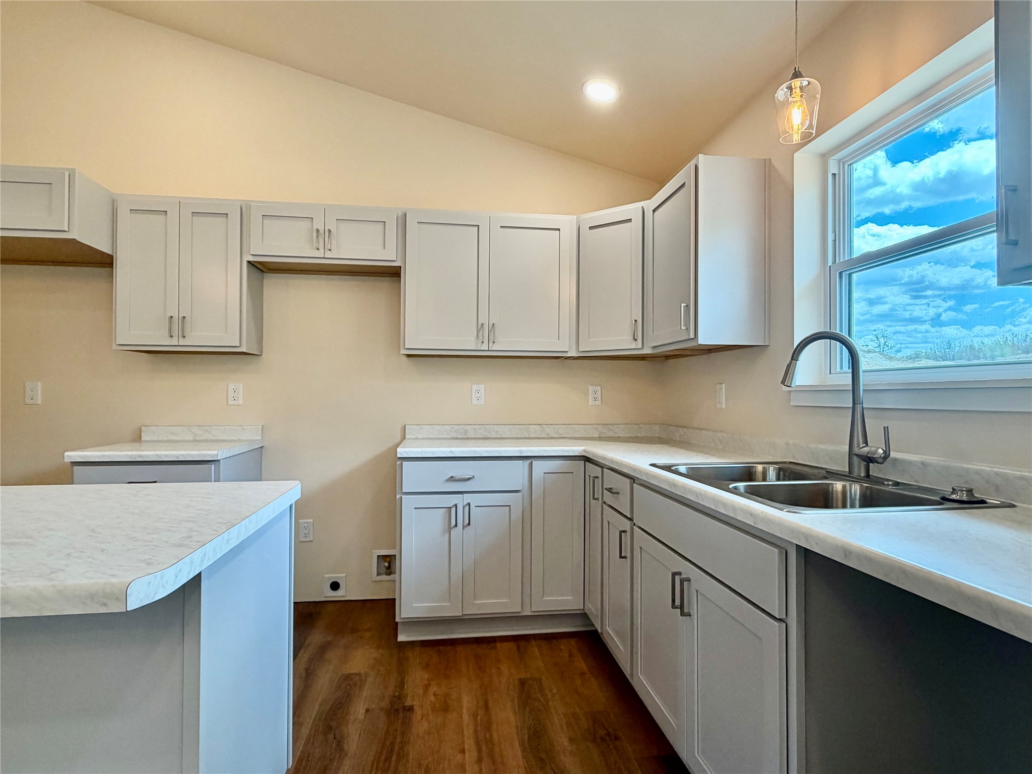 1359 Knapp Street Property Photo 10