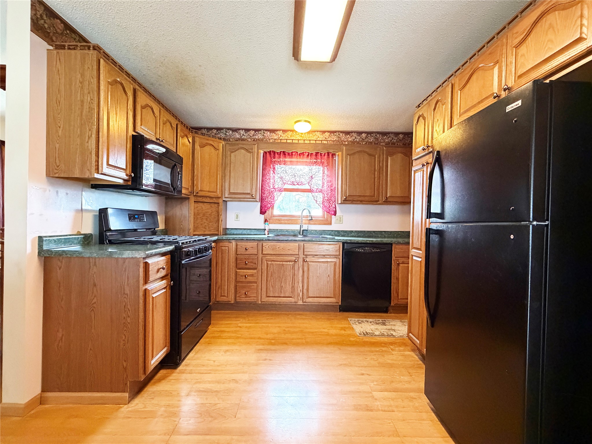 854 6th Street Property Photo 5