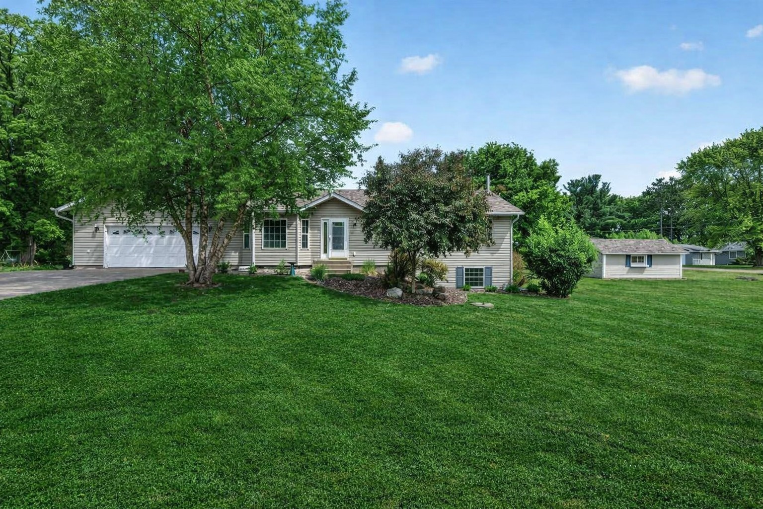 2030 22 3/8 Avenue Property Photo 5