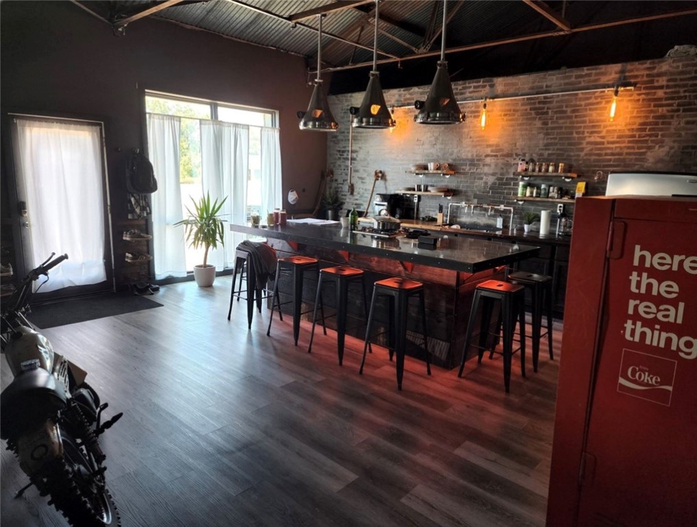 1025 Starr Avenue Property Photo 3