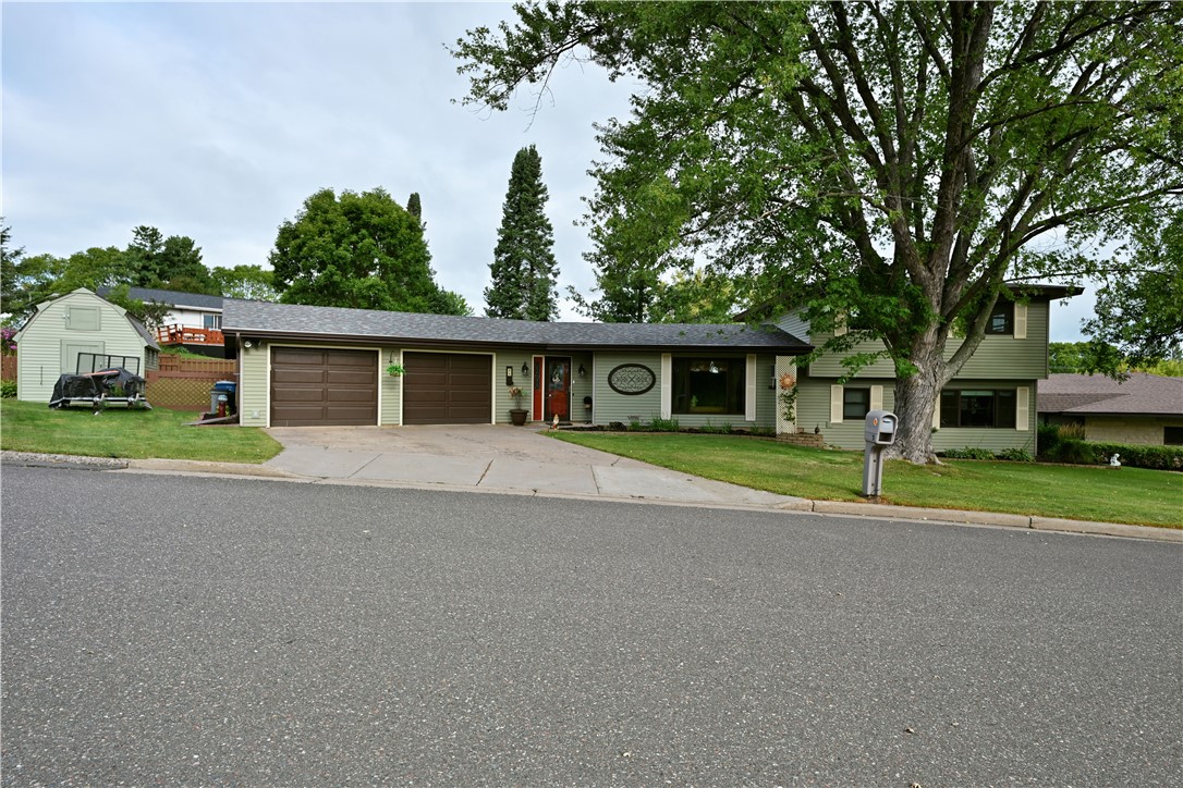 28 Pokegema Boulevard Property Photo 4