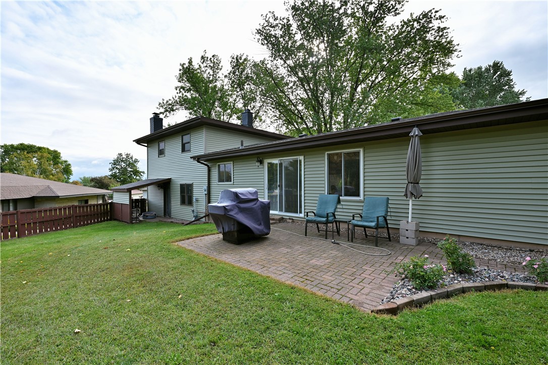 28 Pokegema Boulevard Property Photo 8