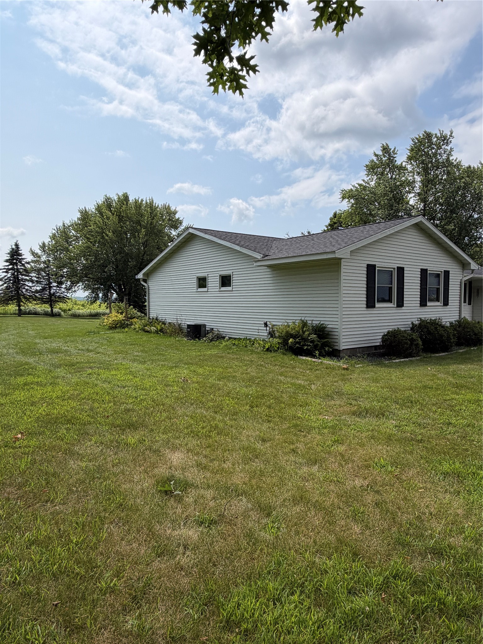 812 Oak Street Property Photo 3
