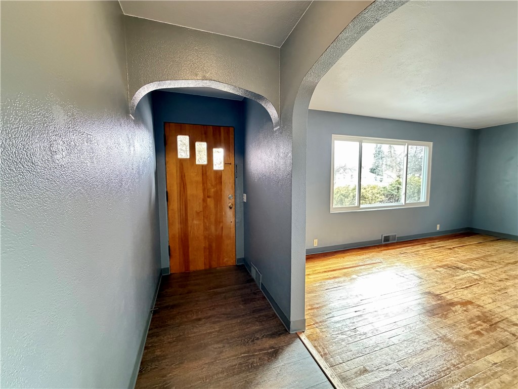 514 E 2nd Street S Property Photo 18