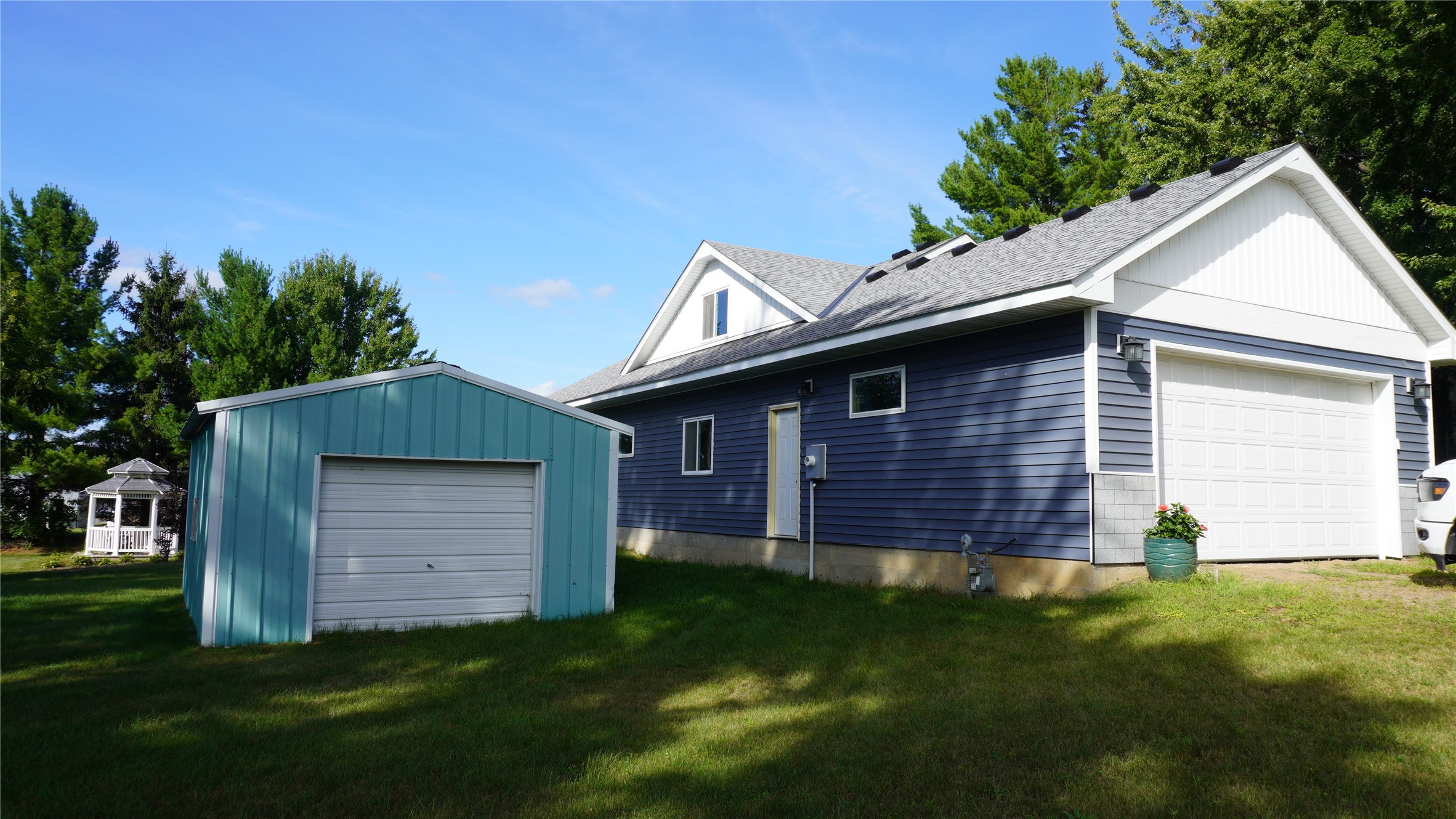 121 Diamond Street Property Photo 2