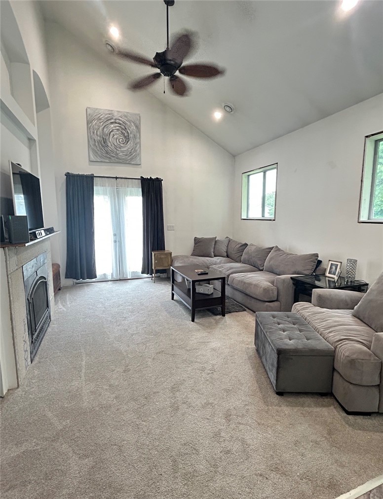 121 Diamond Street Property Photo 4