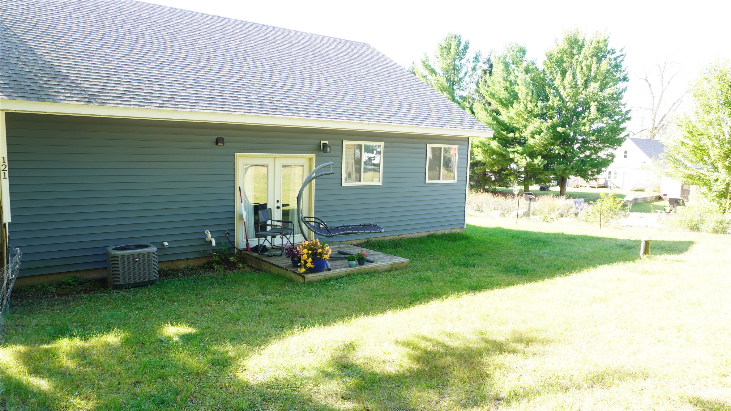 121 Diamond Street Property Photo 4