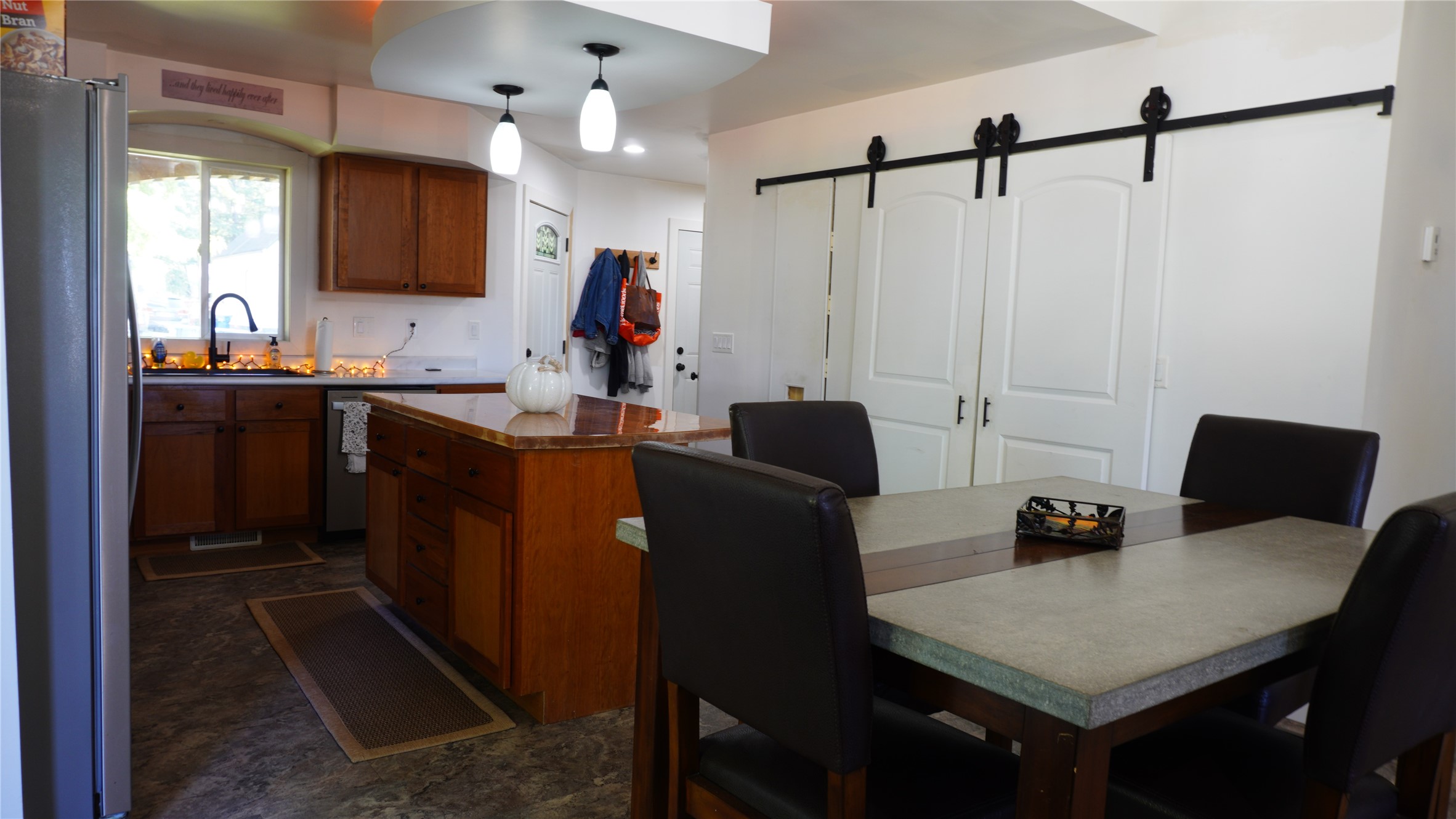 121 Diamond Street Property Photo 6