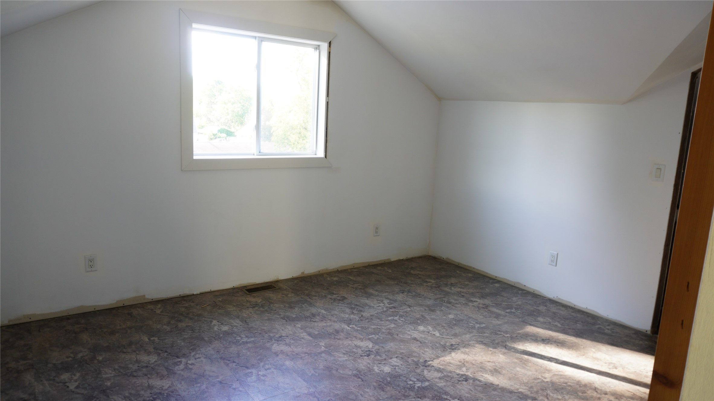 121 Diamond Street Property Photo 9