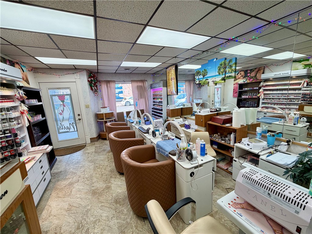 1598915 Property Photo 3