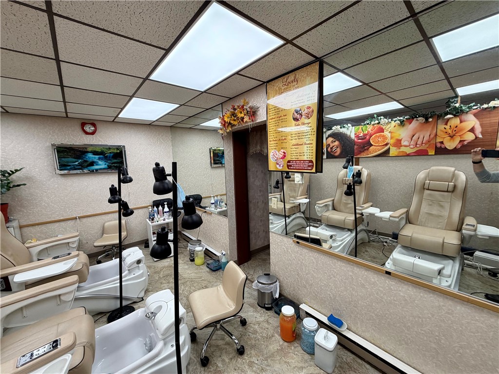 1598915 Property Photo 4