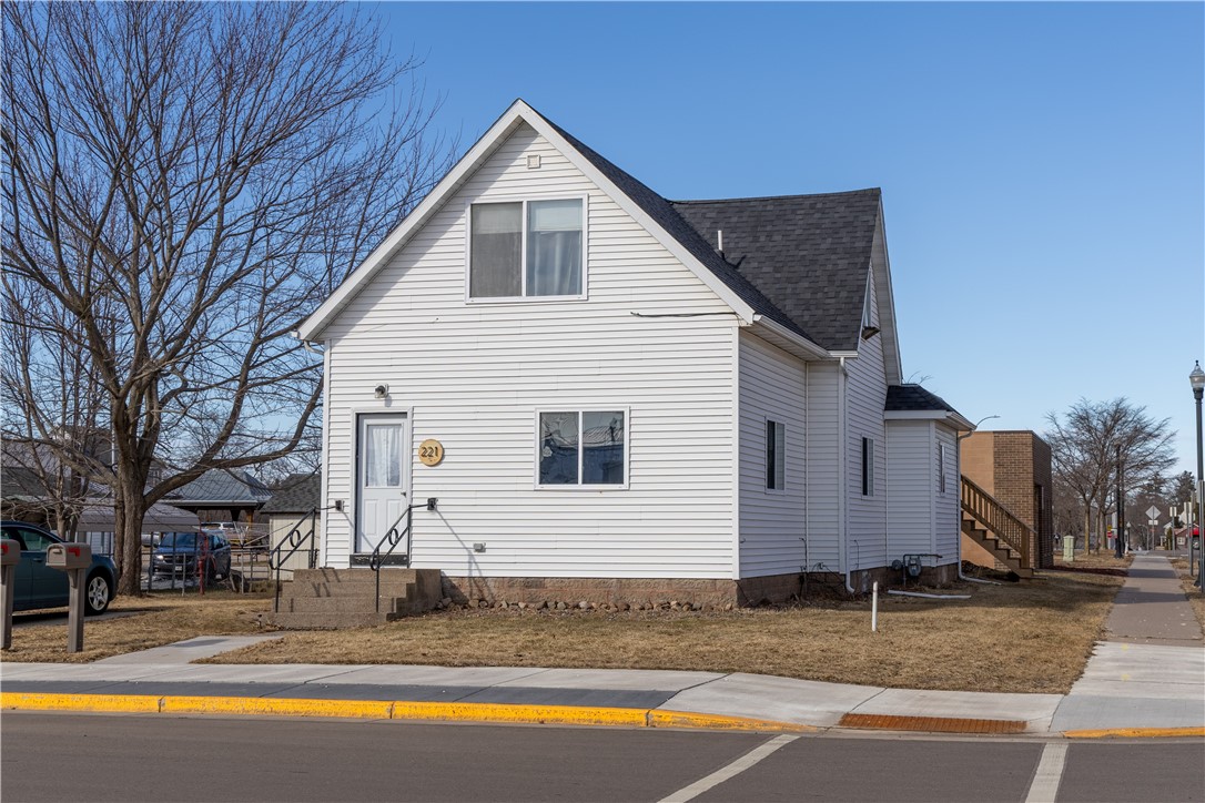 221 Miner Avenue E 1 & 2 Property Photo 1