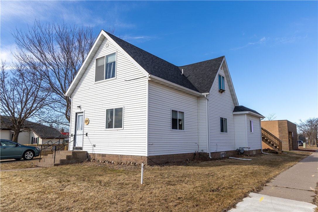 221 Miner Avenue E Property Photo 1
