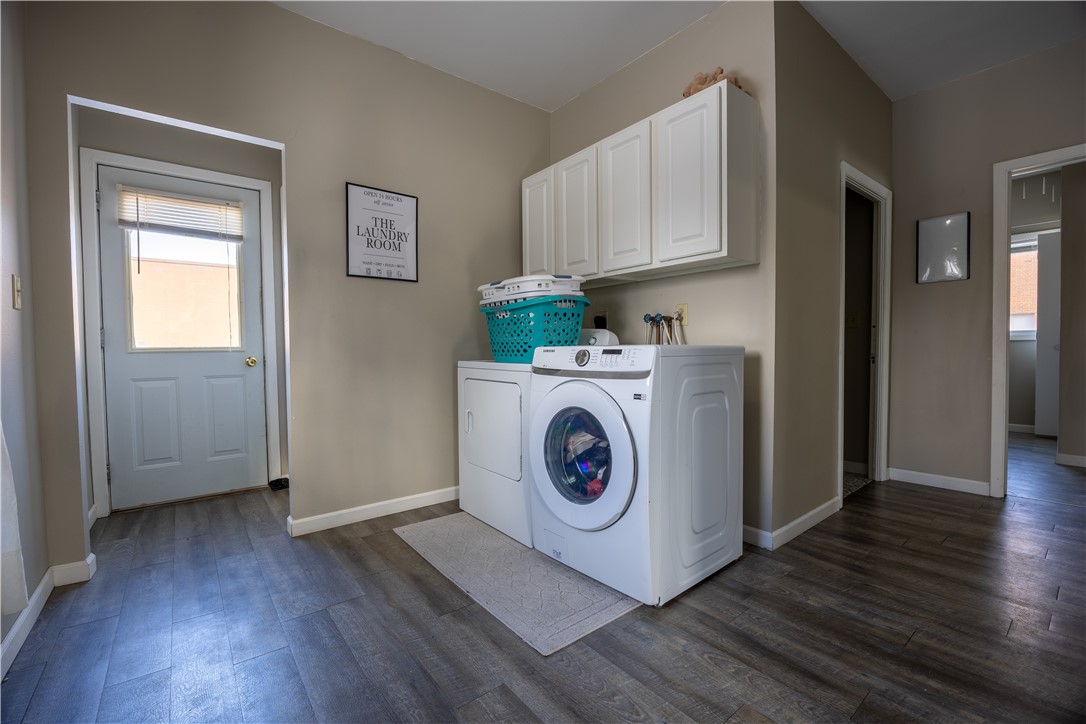 221 Miner Avenue E Property Photo 8
