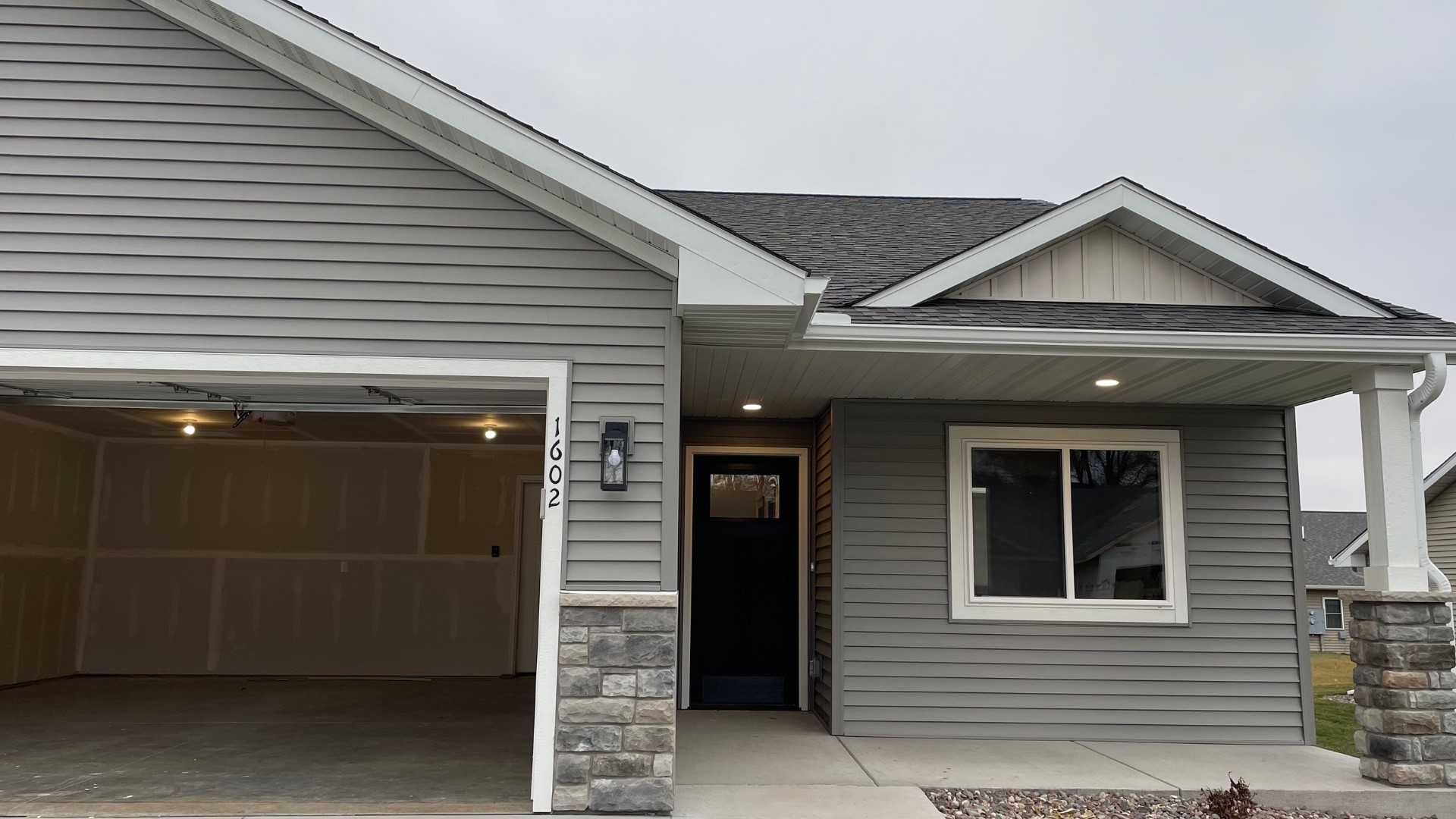 5607 Moss Trail Property Photo 1