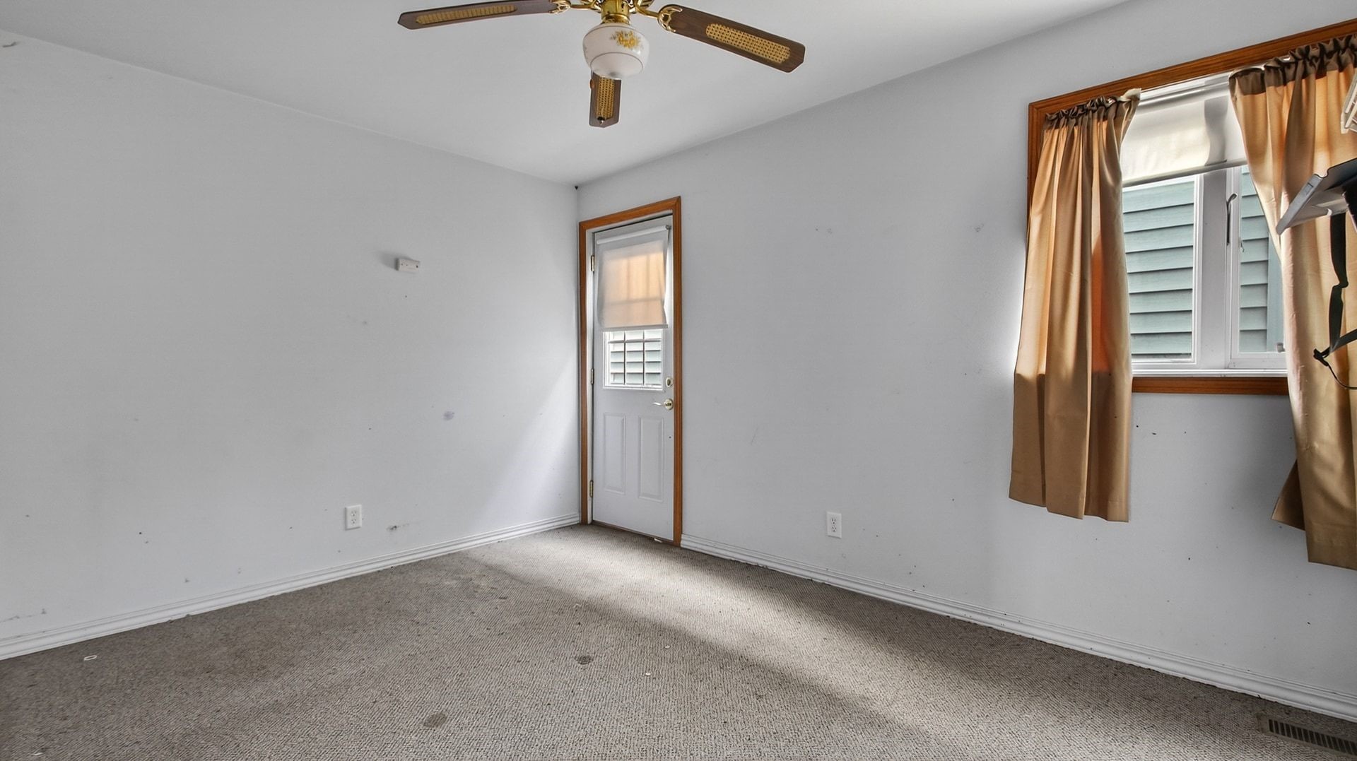 644 E Main Street Property Photo 9