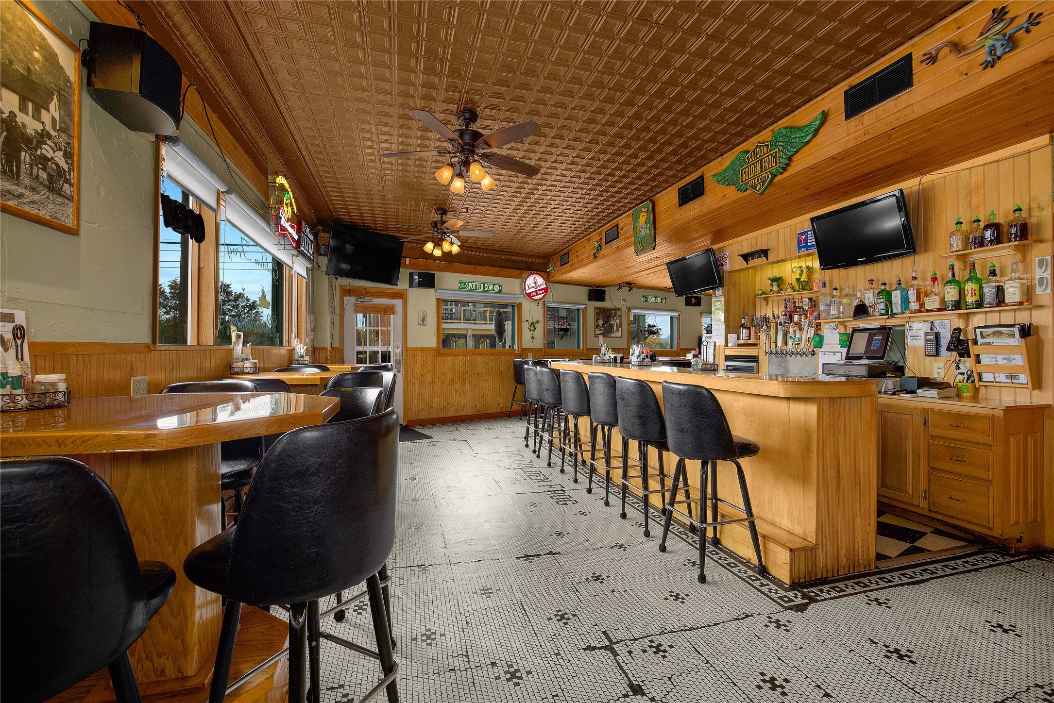 112 N Shore Drive Property Photo 6