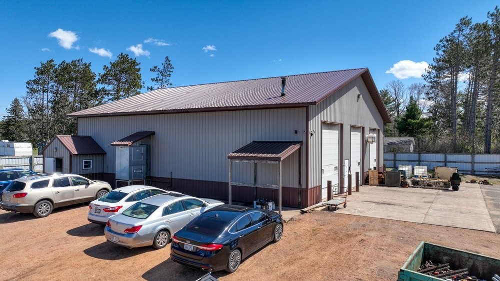 1631 Highway 8 Property Photo 4