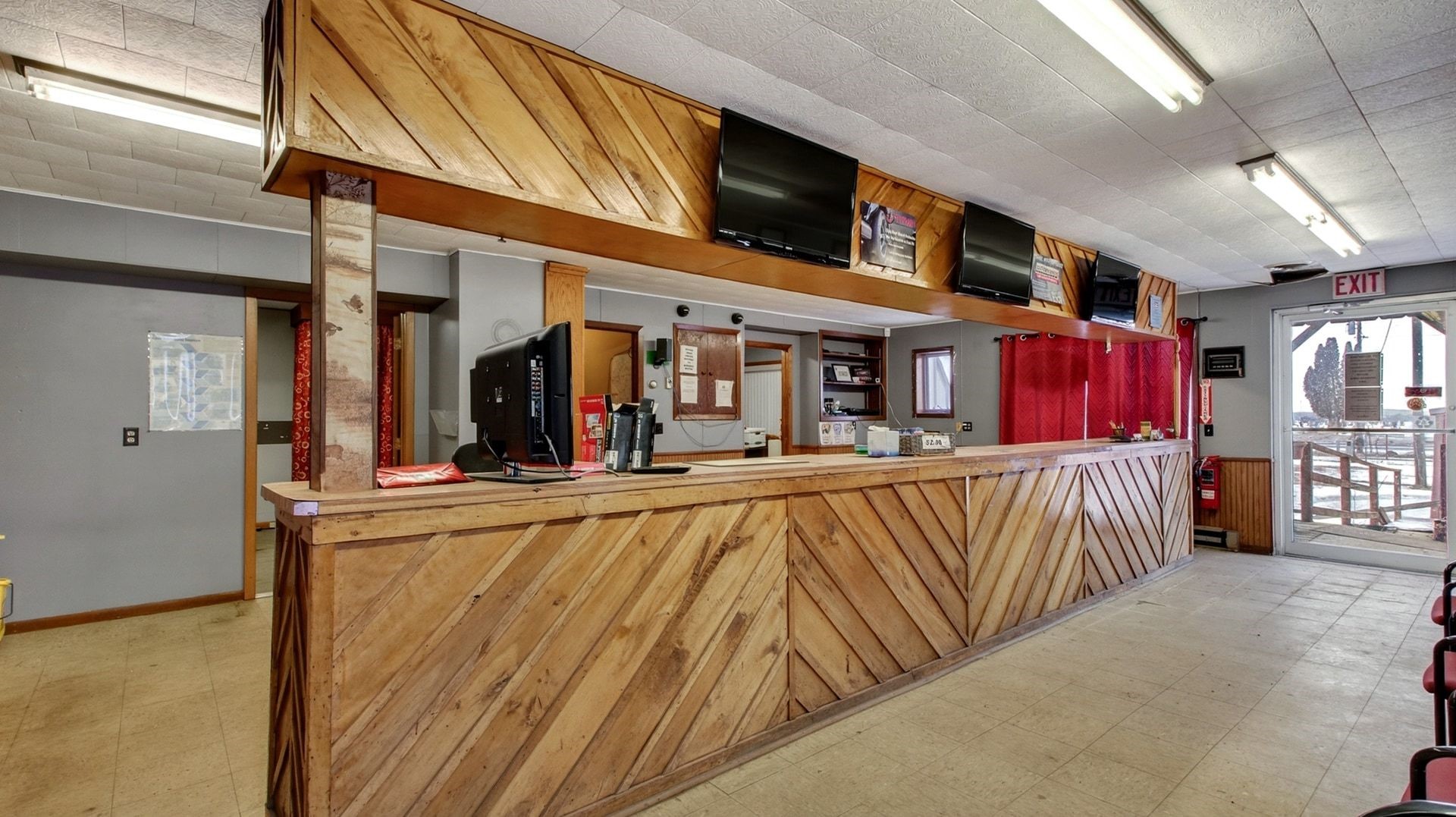 1631 Highway 8 Property Photo 18