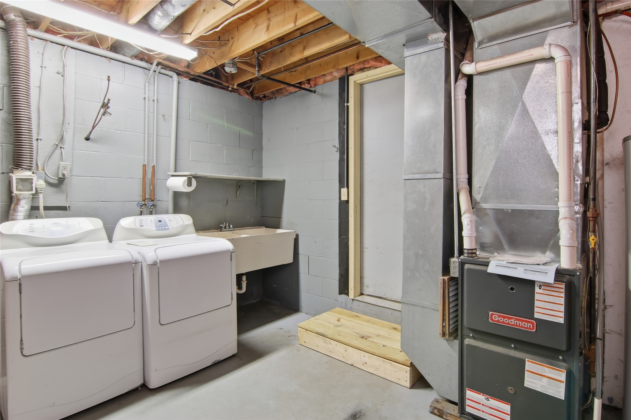 721 Myra Street Property Photo 29