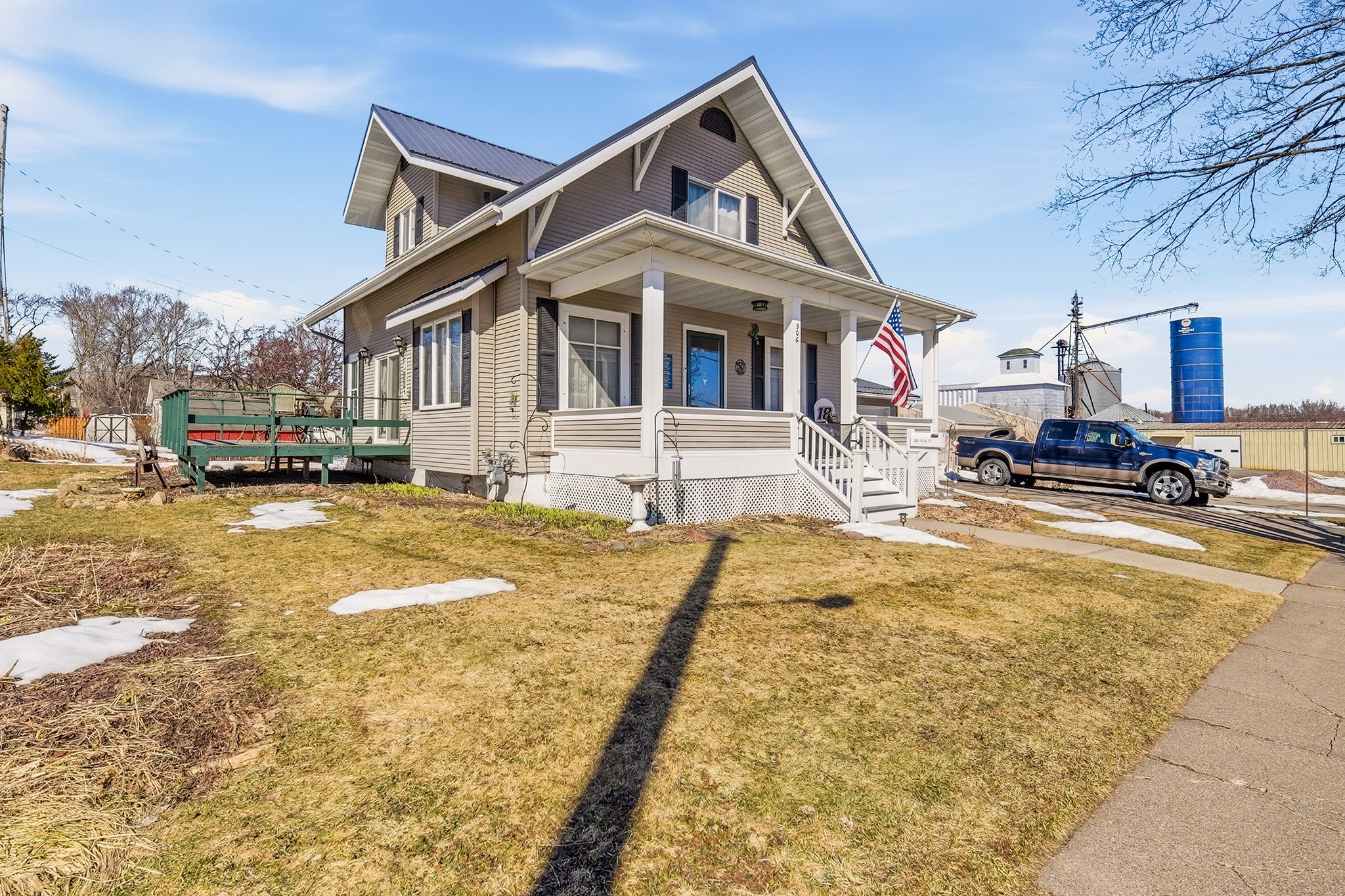 506 Clay Street Property Photo 2