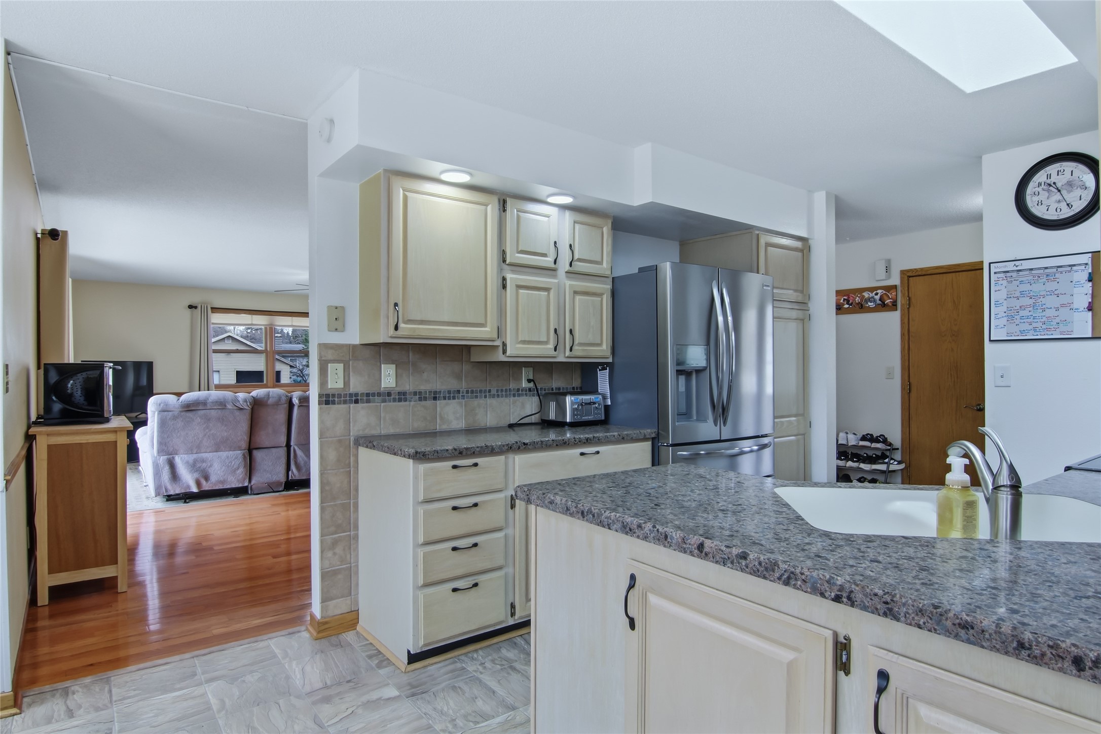 704 Phillips Avenue E Property Photo 9