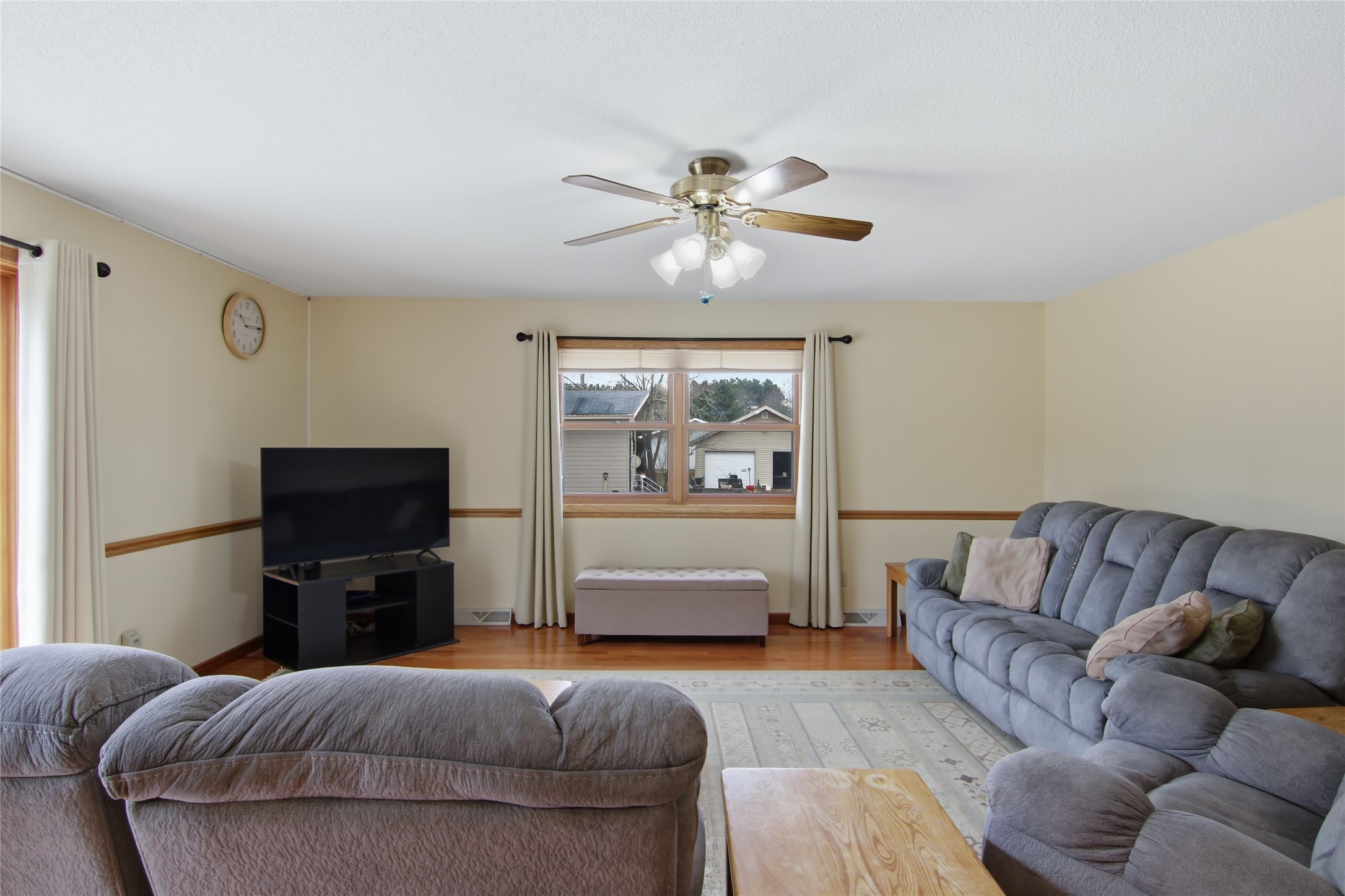 704 Phillips Avenue E Property Photo 13