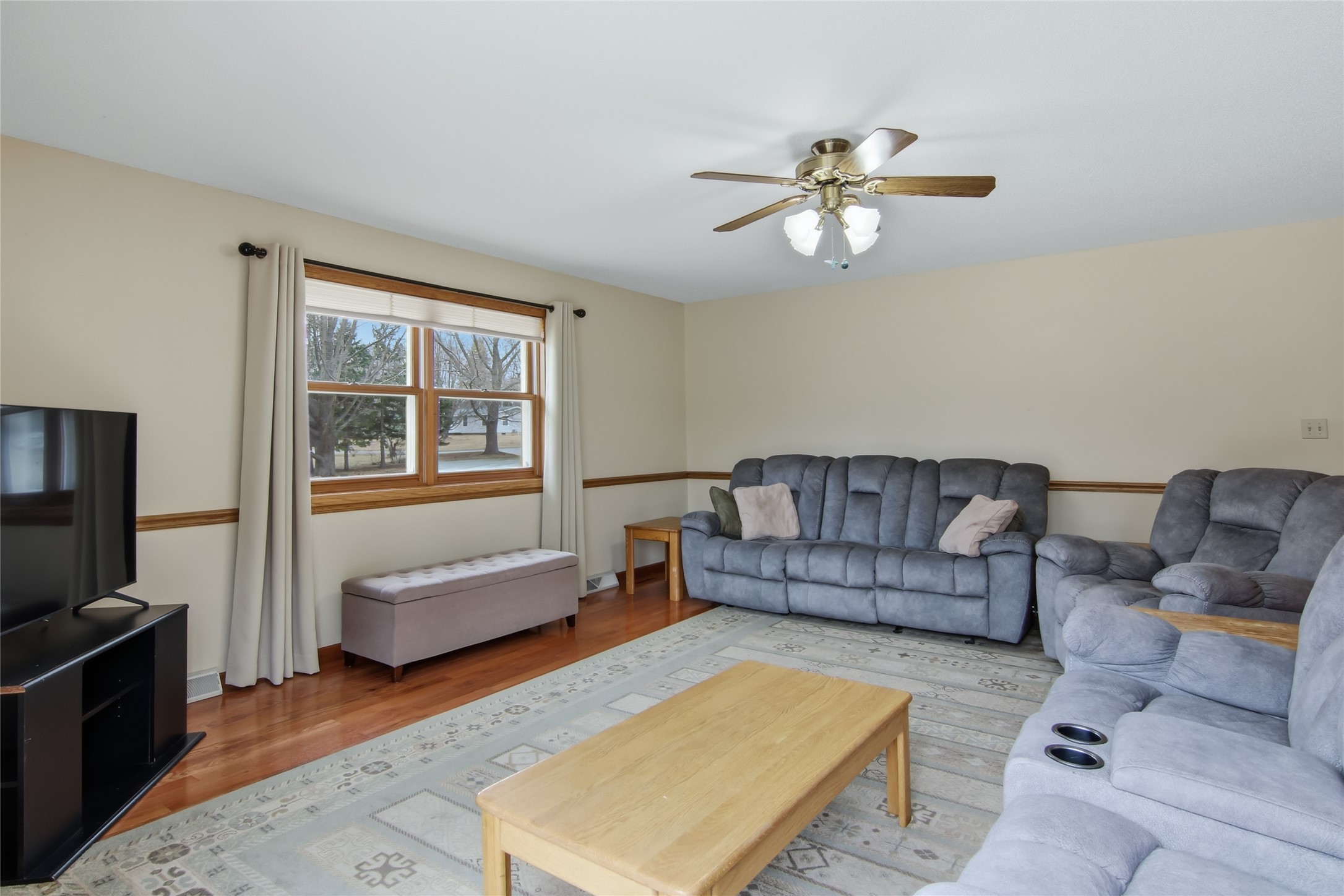 704 Phillips Avenue E Property Photo 14