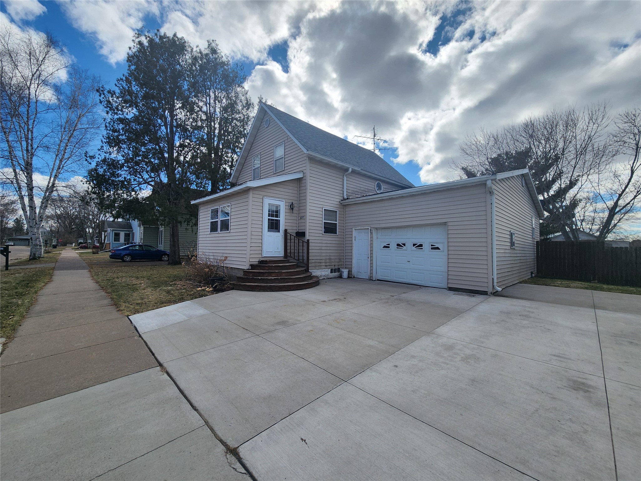 627 Gilman Street Property Photo 2
