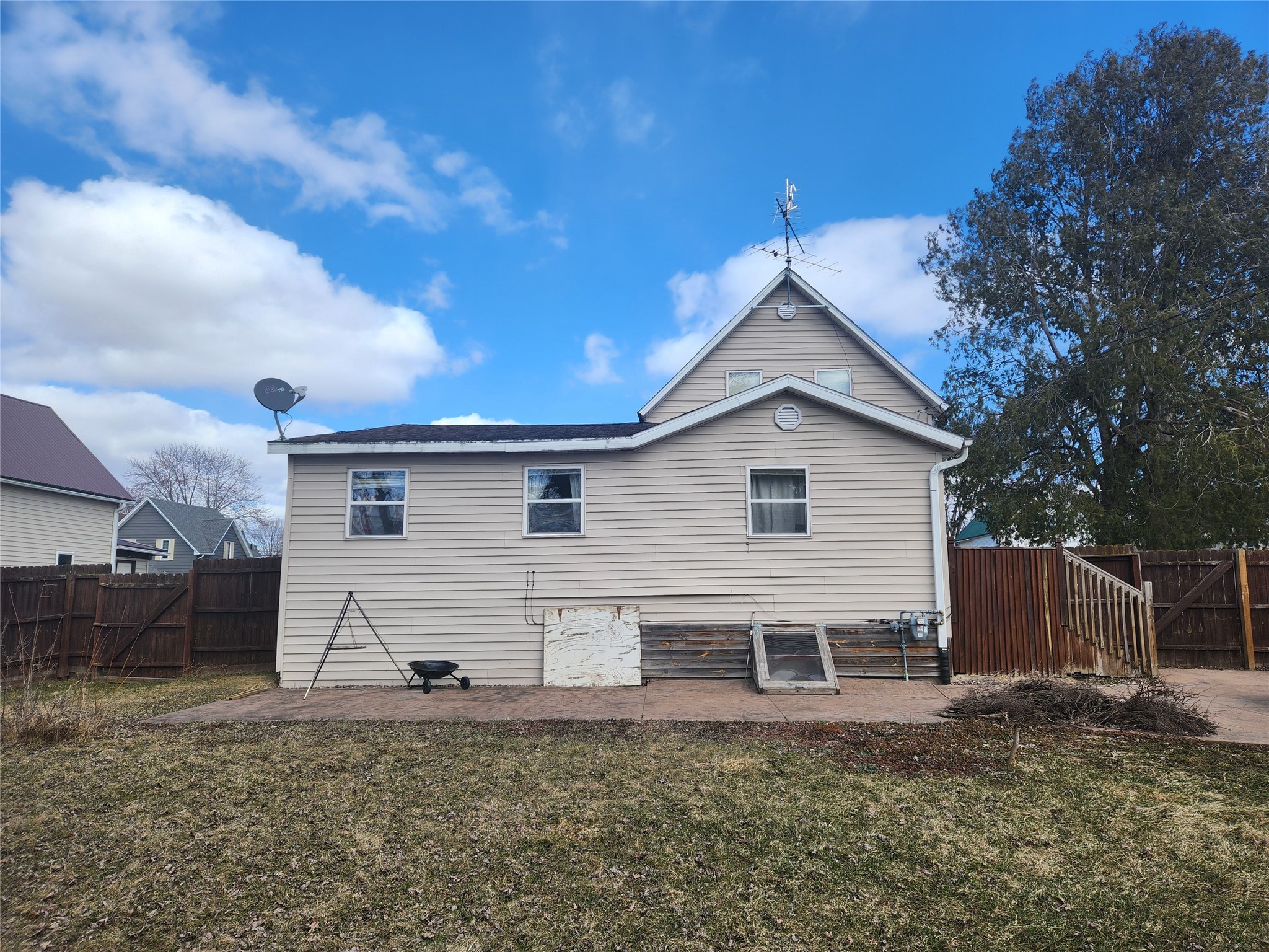 627 Gilman Street Property Photo 3