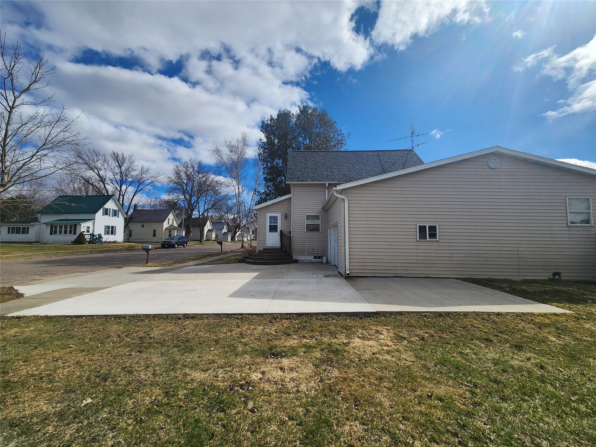 627 Gilman Street Property Photo 18