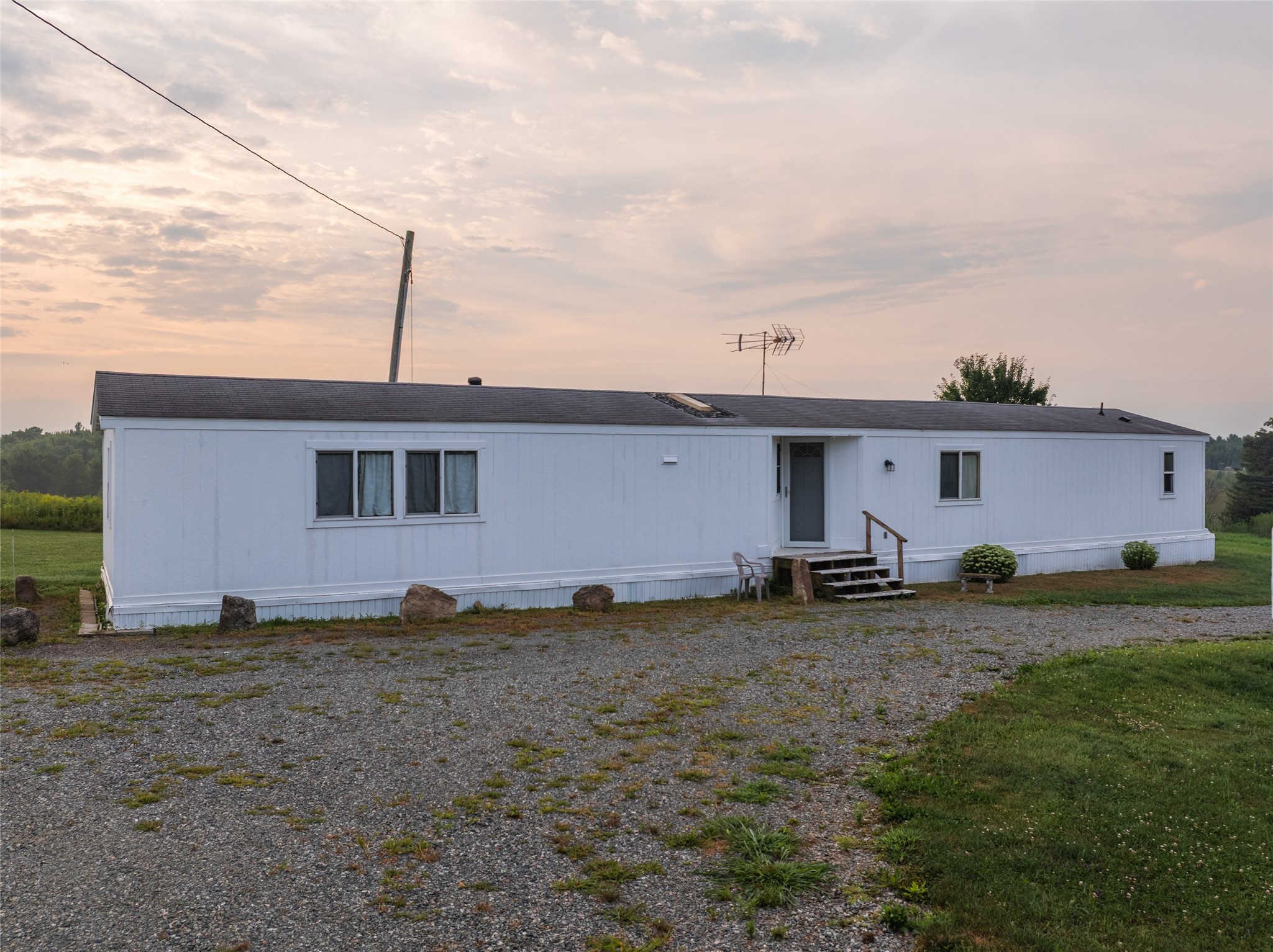 2742 N Pray Avenue Property Photo 9