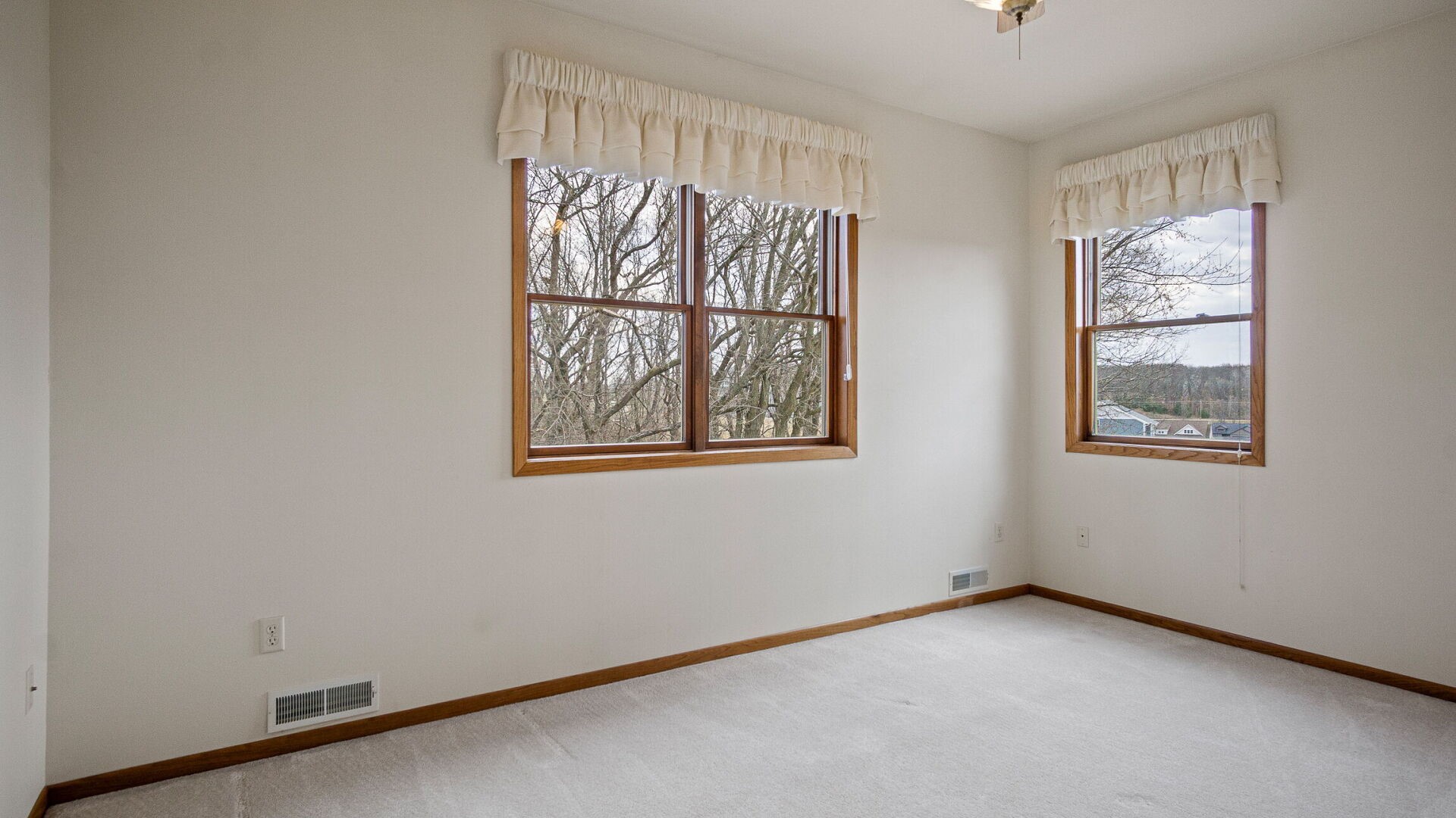 E5110 Interlachen Boulevard Property Photo 34