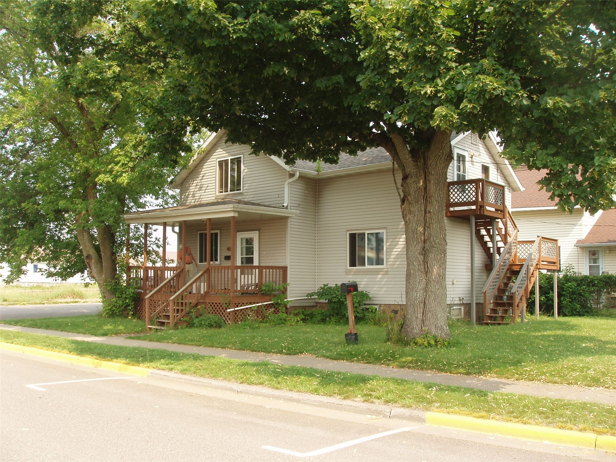 284 1st Street N Property Photo 1