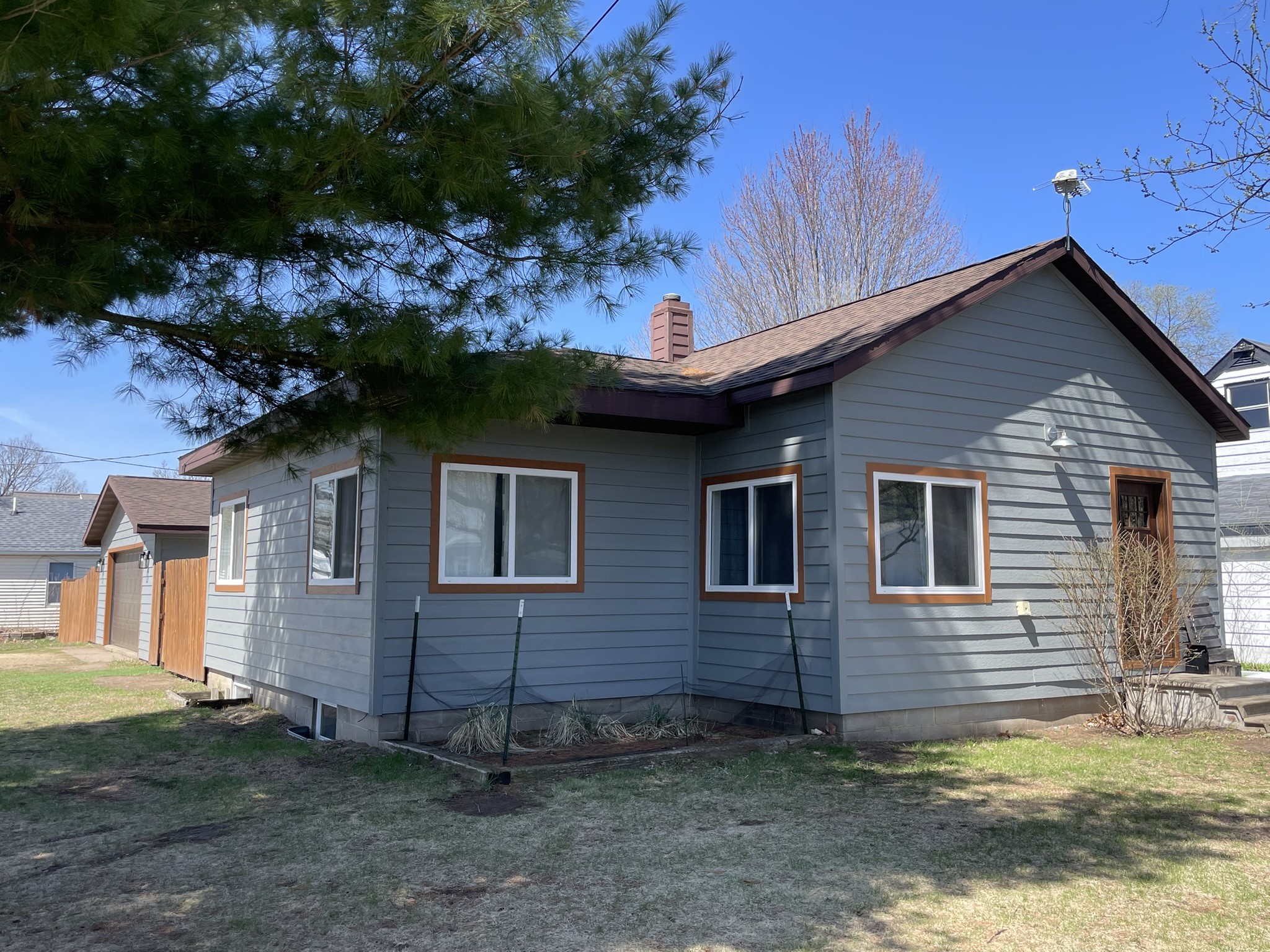1819 9th Street E Property Photo 1