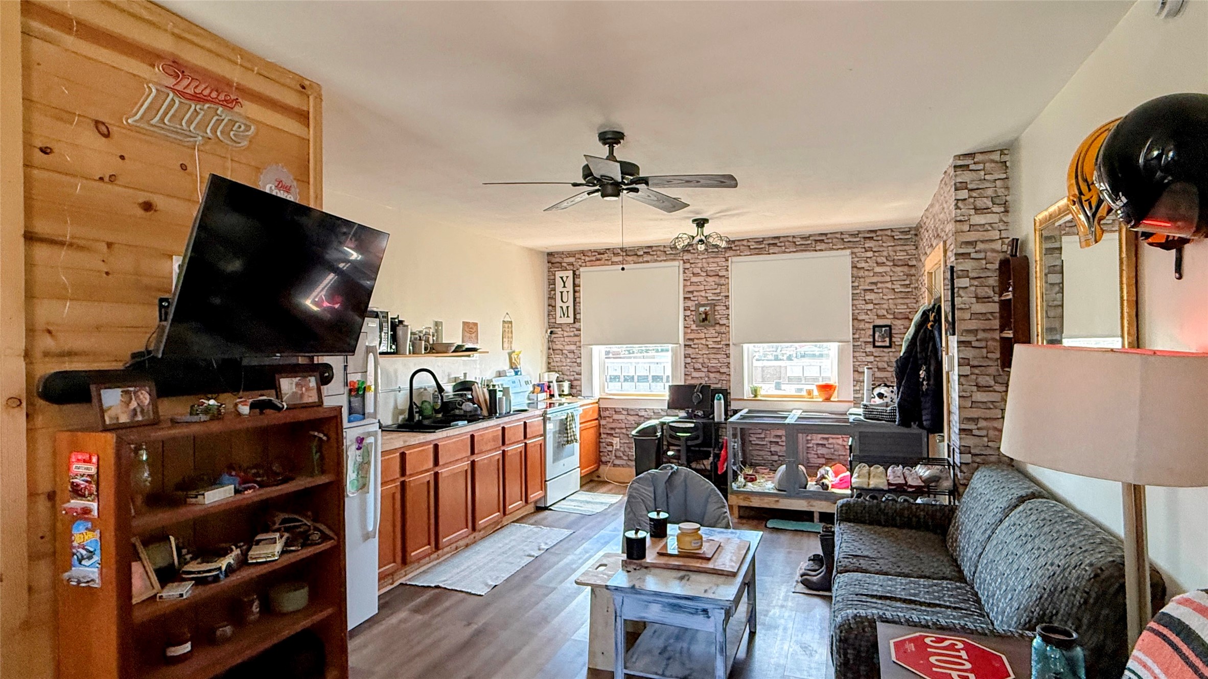 209 S Main Street Property Photo 6