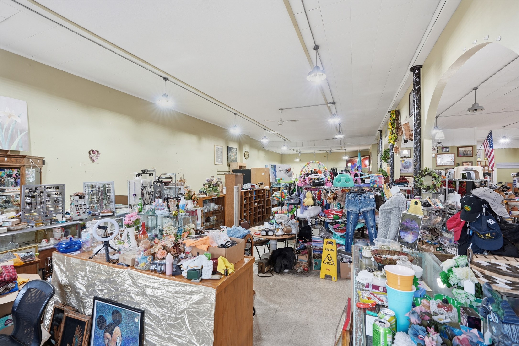 132 E Oak Street Property Photo 4