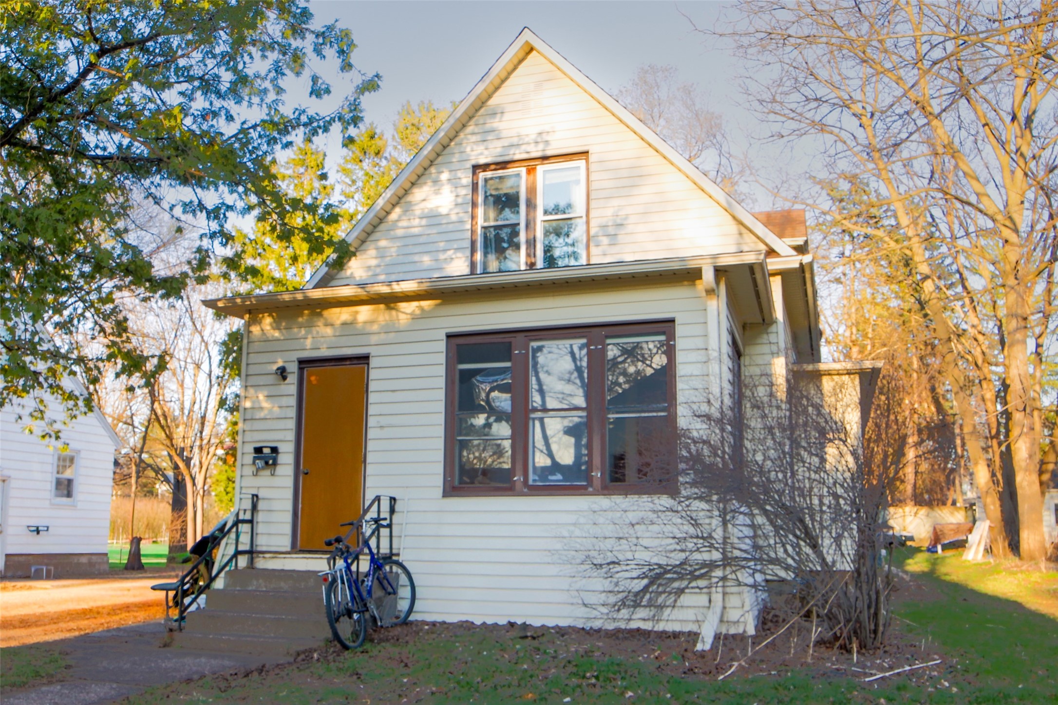 1114 7th Street E Property Photo 1