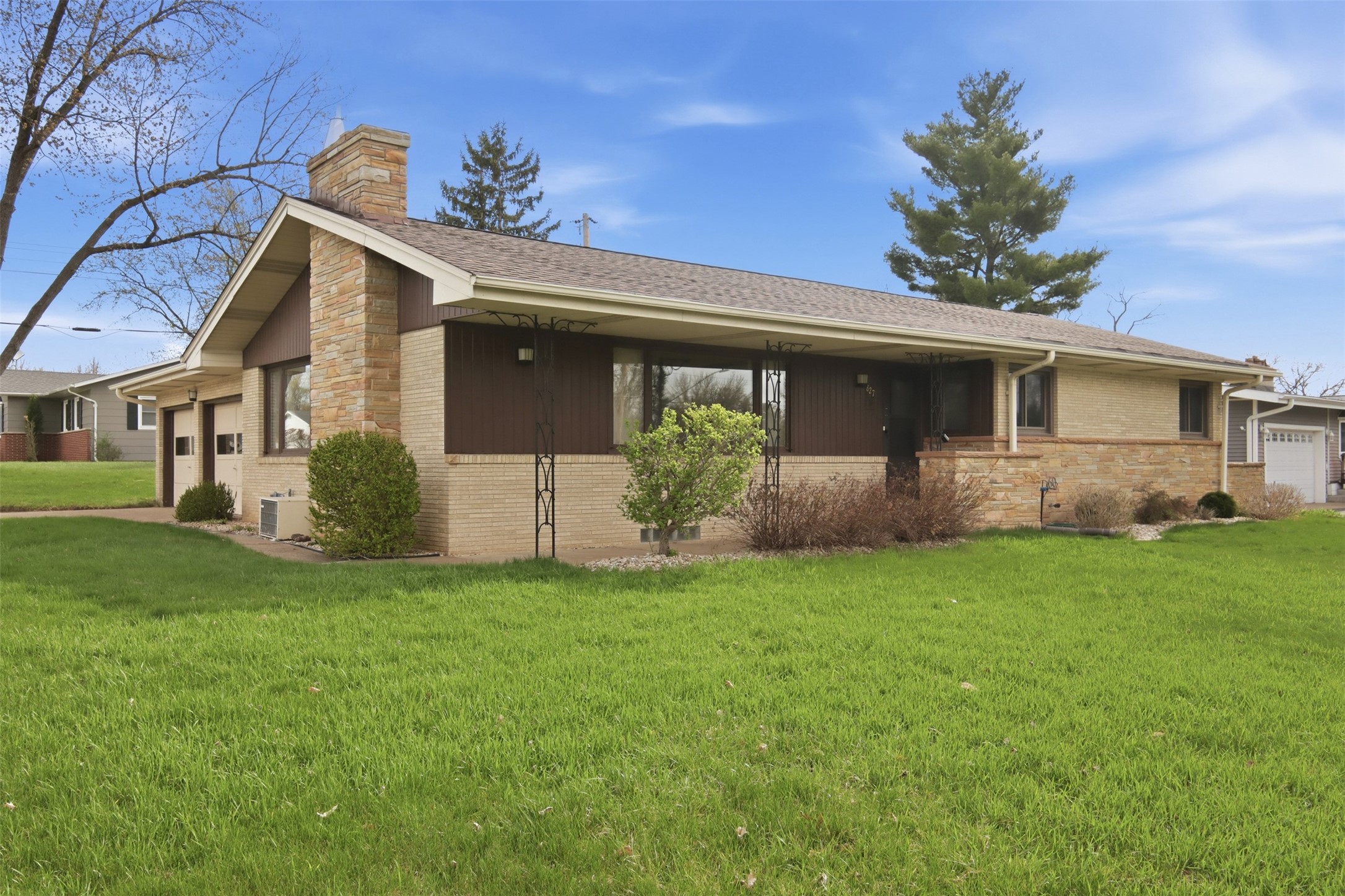 827 Park Ridge Drive Property Photo 1