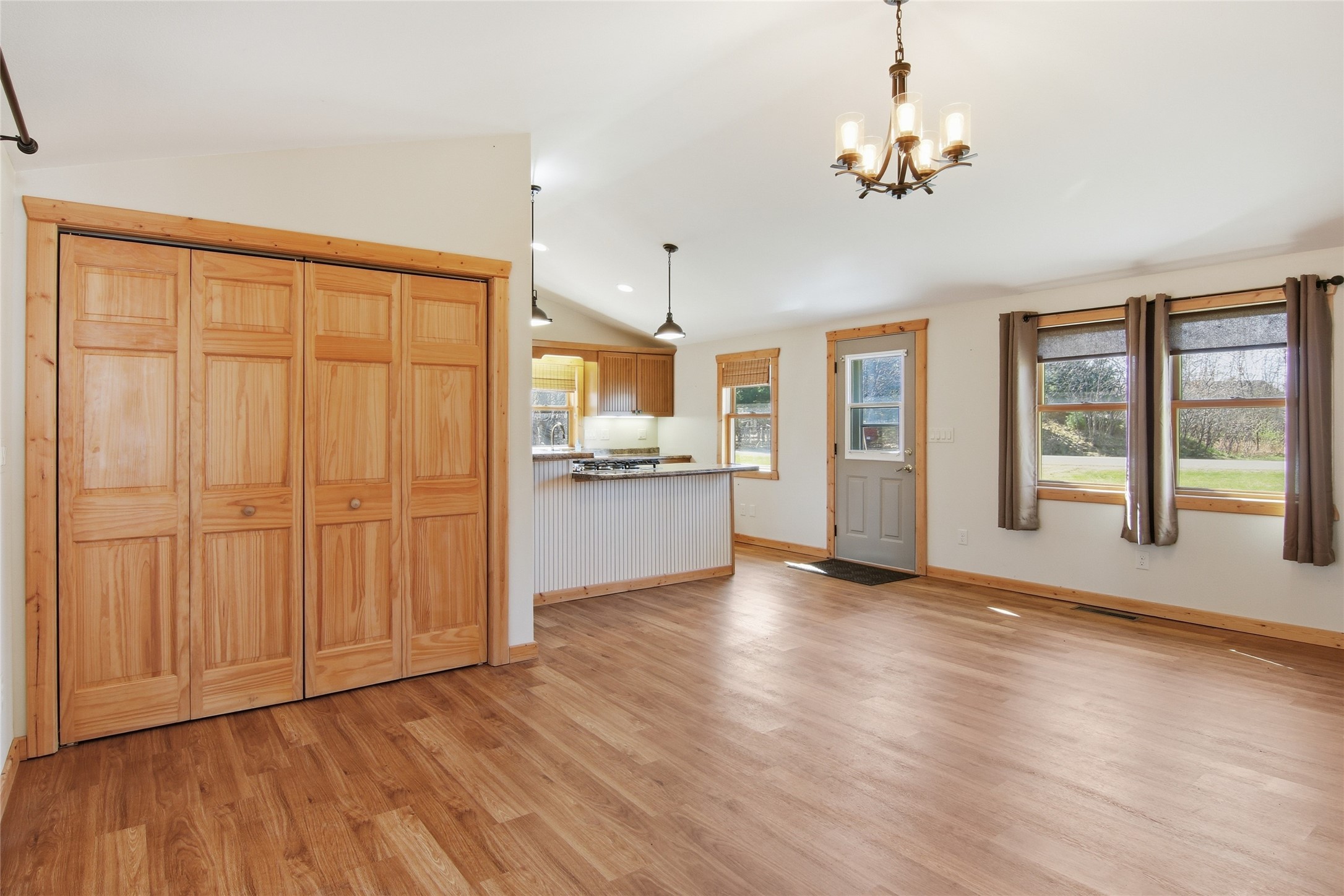 1930 Pinewood Avenue Property Photo 4
