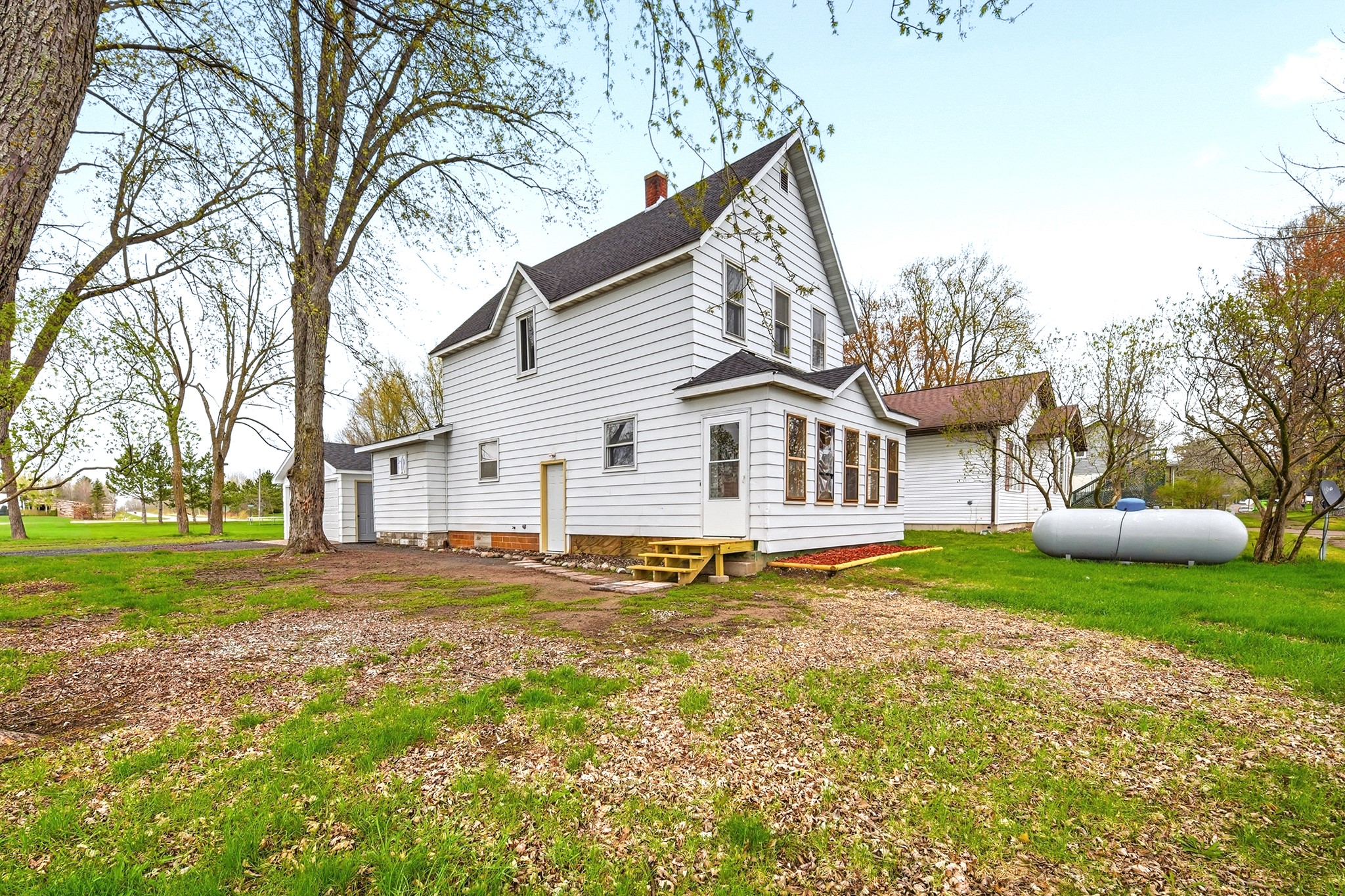 105 E Crumb Street Property Photo 3
