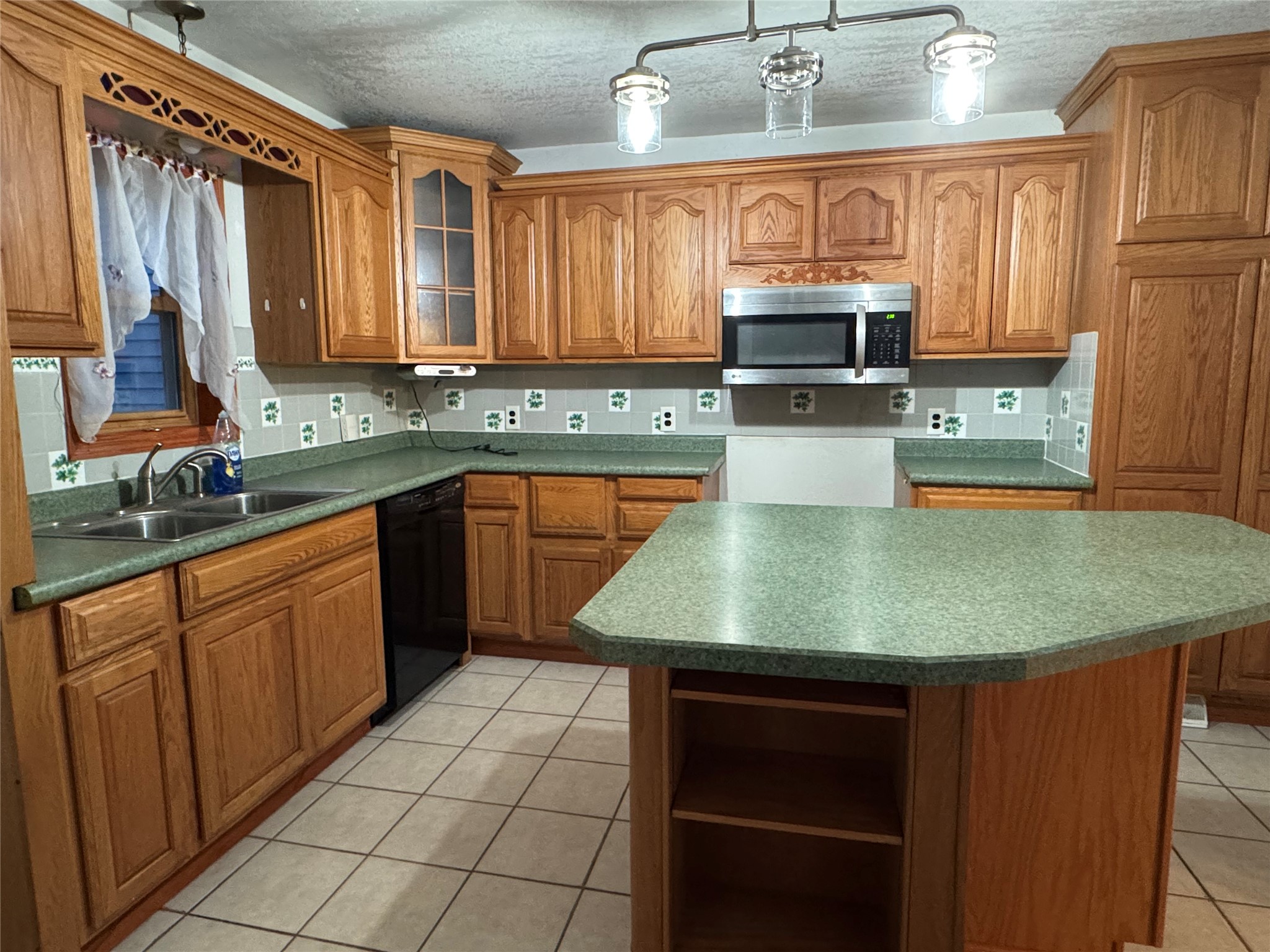 10995 W Place Street Property Photo 5