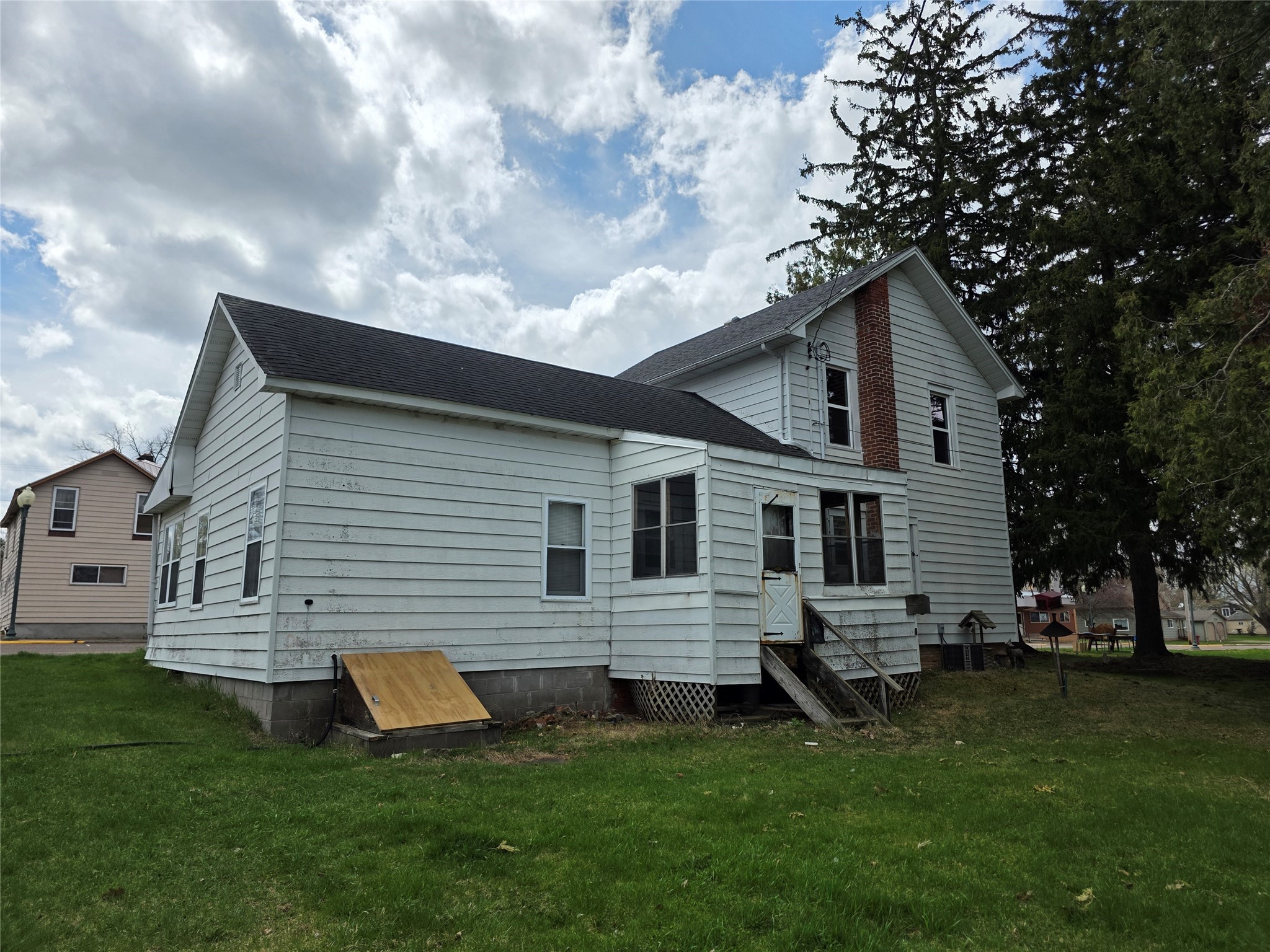 526 E Murray Street Property Photo 3