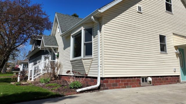 143 Maple Street E Property Photo 36