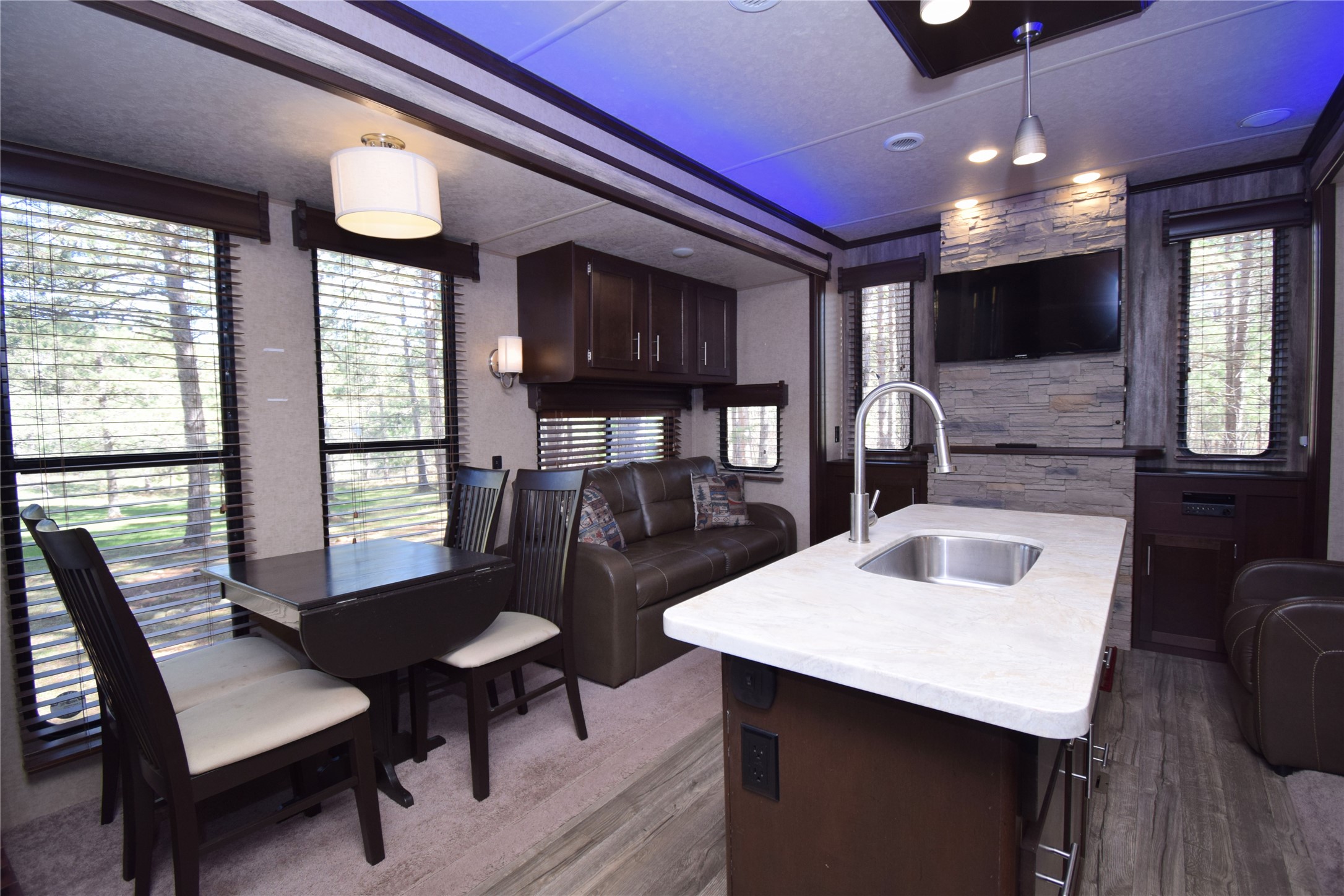 28010 Skylight Court Property Photo 4