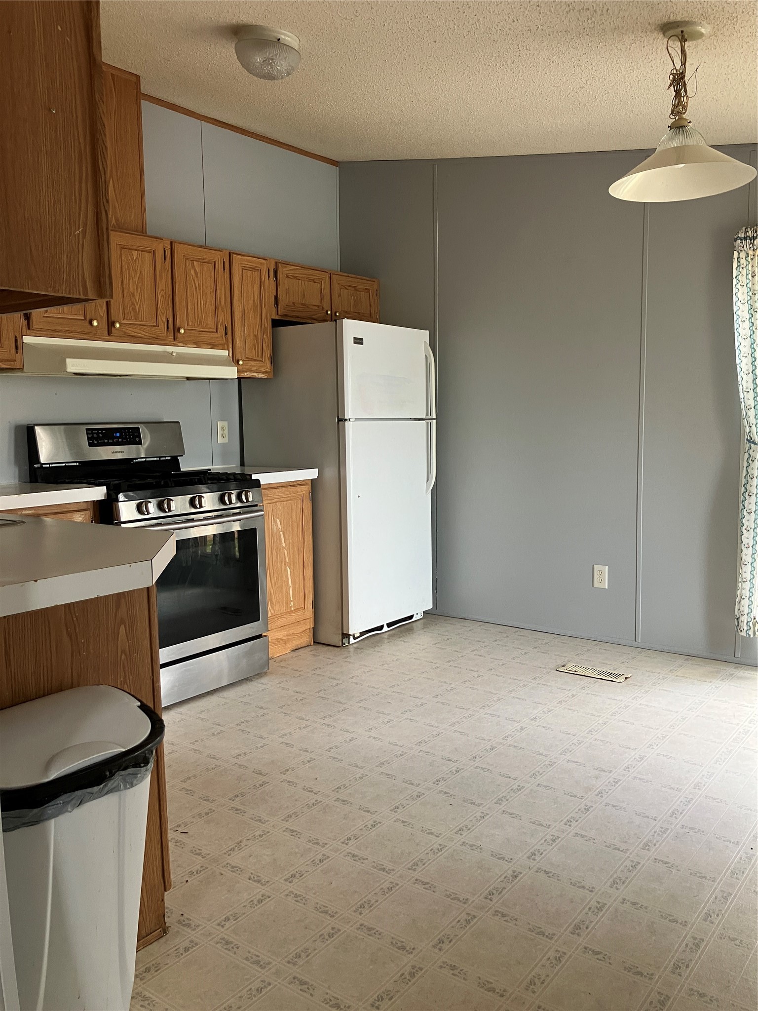 8027 State Road 70 Property Photo 3