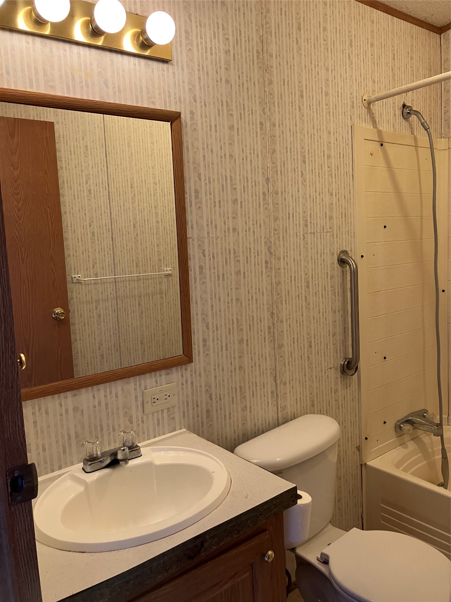 8027 State Road 70 Property Photo 12